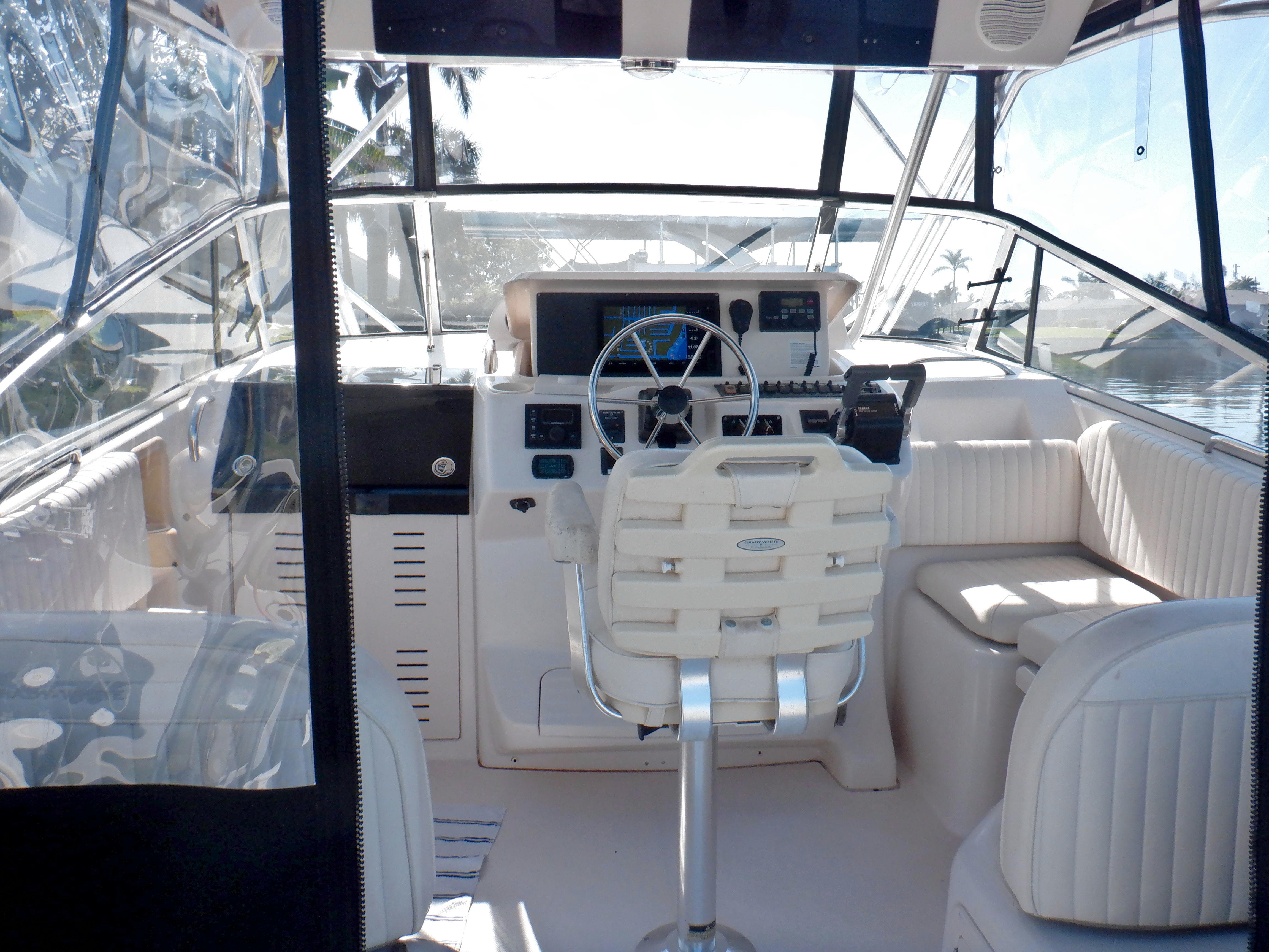 2001-grady-white-express-330-power-9680232-20250312070557832-1_XLARGE