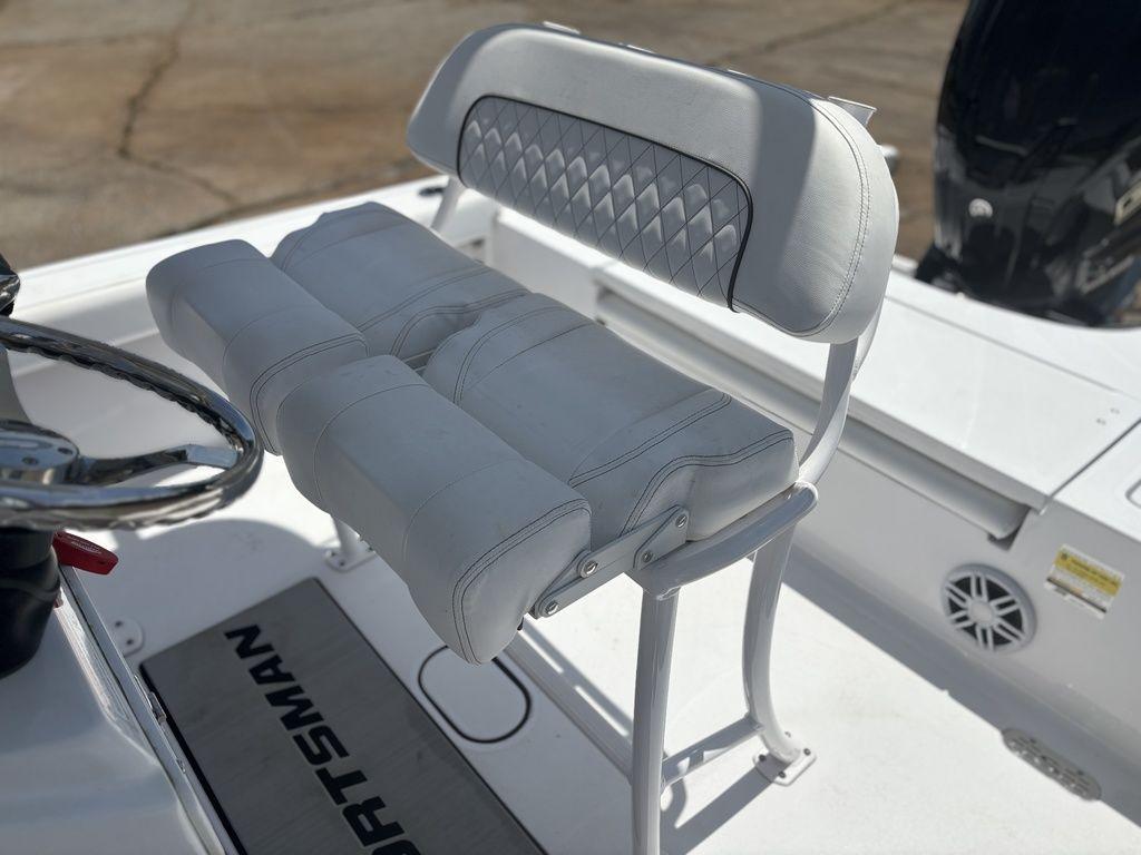 2024 Sportsman Masters 227 Bay boat seat with diamond-patterned backrest.