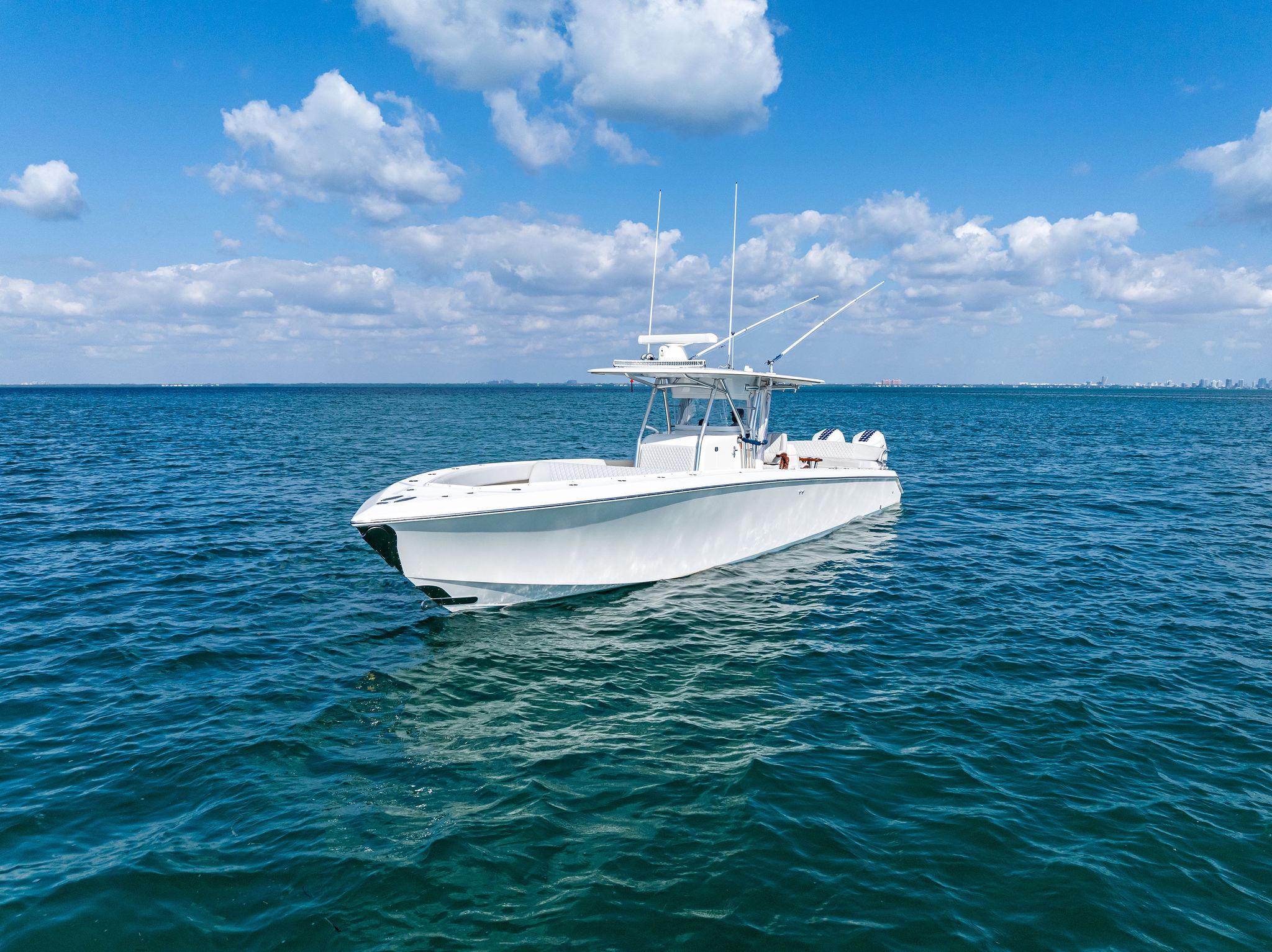 2015-bahama-center-console-power-9690236-20250422083918080-1_XLARGE