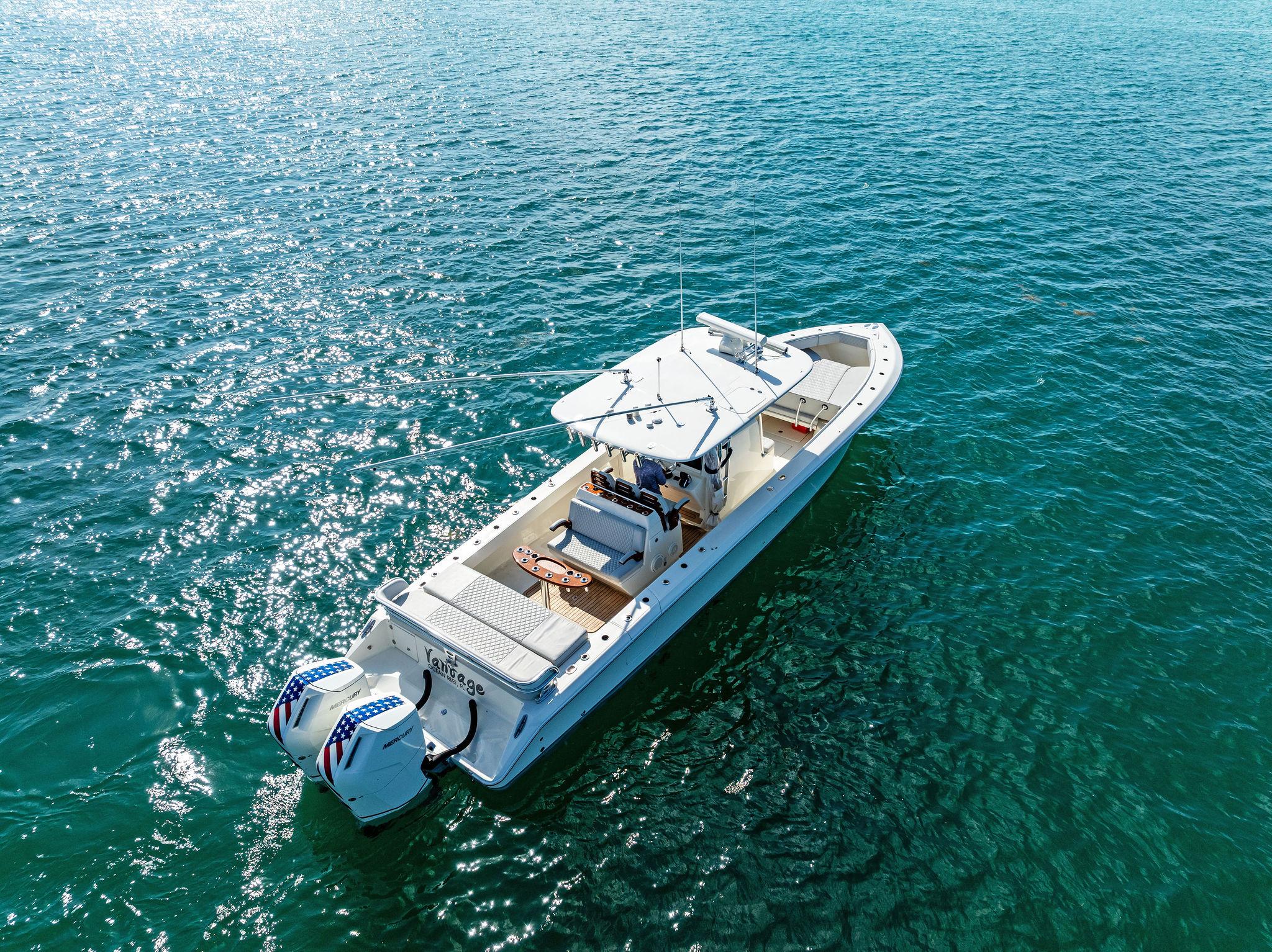 2015-bahama-center-console-power-9690236-20250422083936462-1_XLARGE