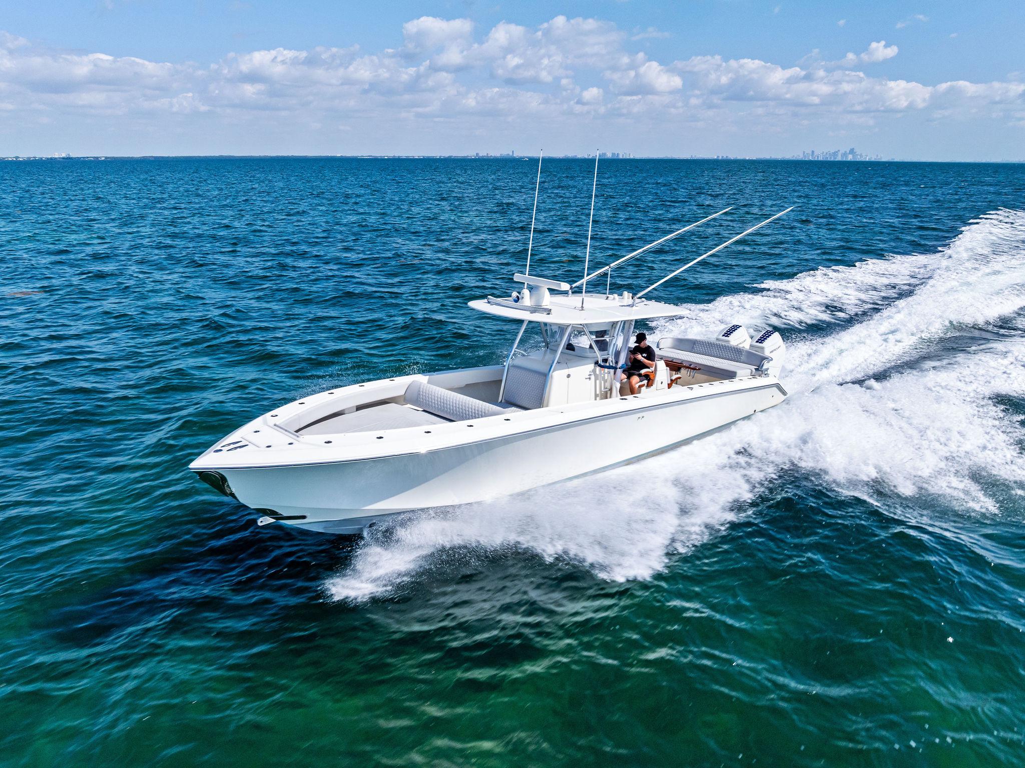 2015-bahama-center-console-power-9690236-20250422083959145-1_XLARGE