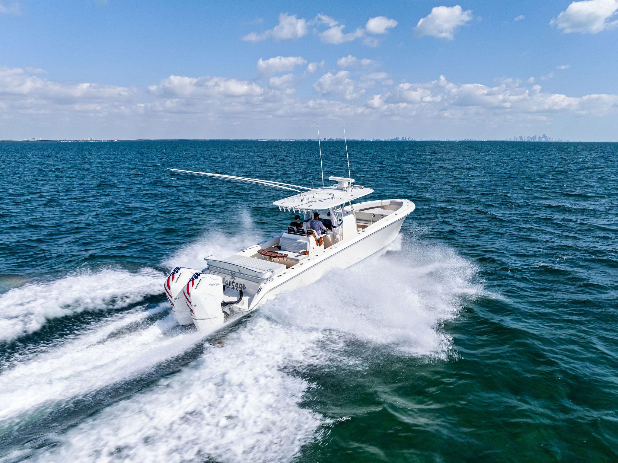 2015-bahama-center-console-power-9690236-20250422084001074-1_XLARGE