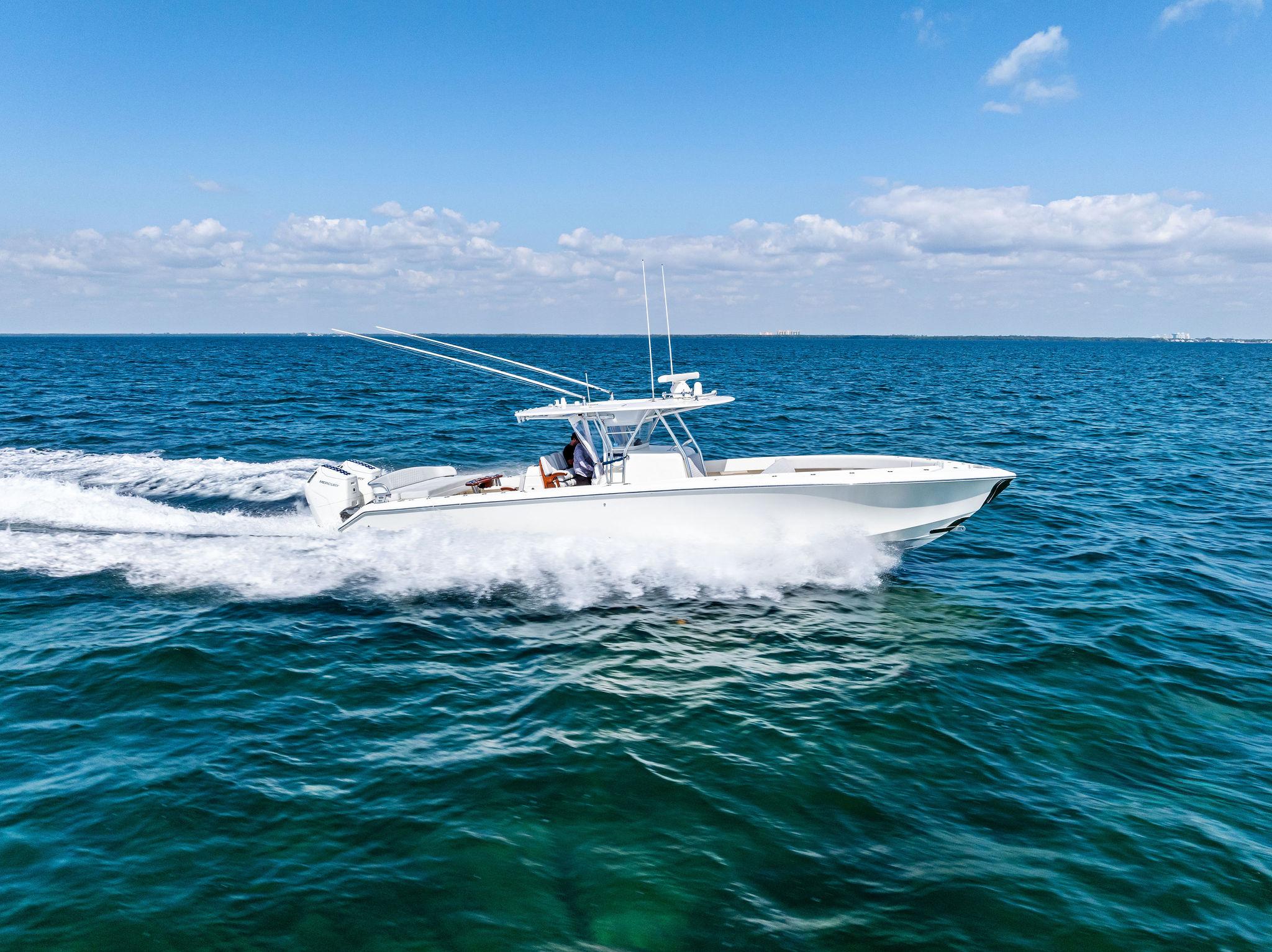 2015-bahama-center-console-power-9690236-20250422084003097-1_XLARGE