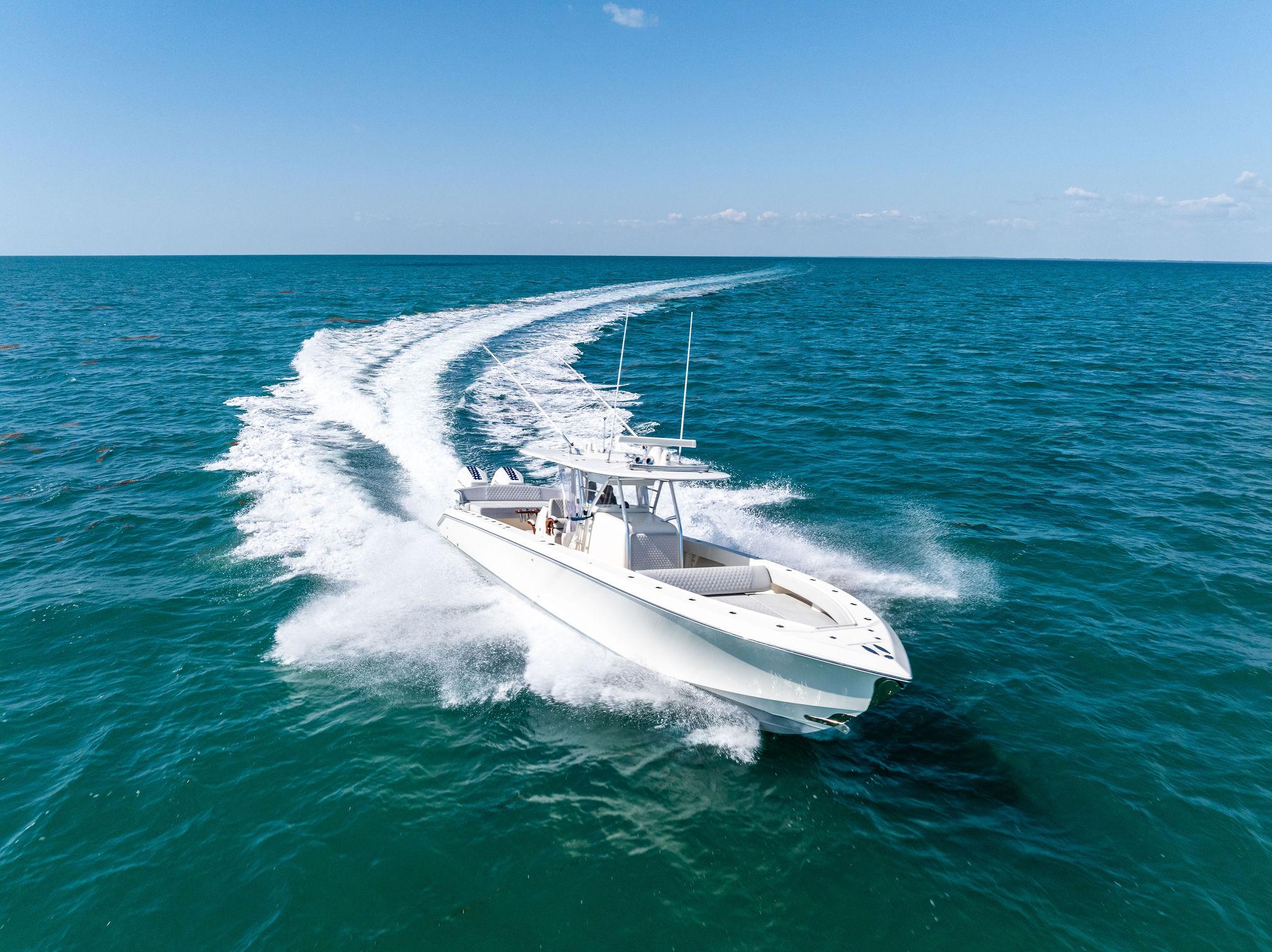 2015-bahama-center-console-power-9690236-20250422084011047-1_XLARGE