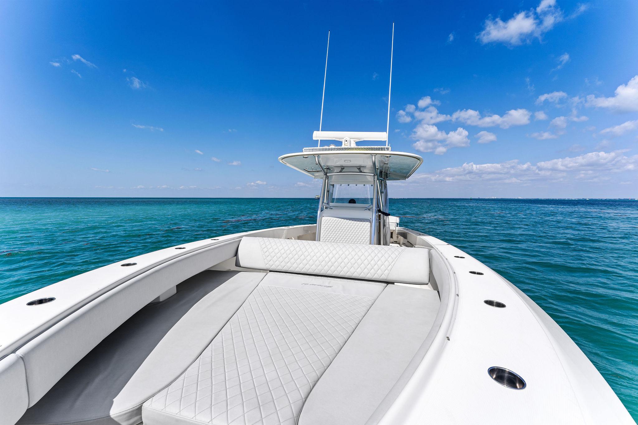2015-bahama-center-console-power-9690236-20250422084059856-1_XLARGE