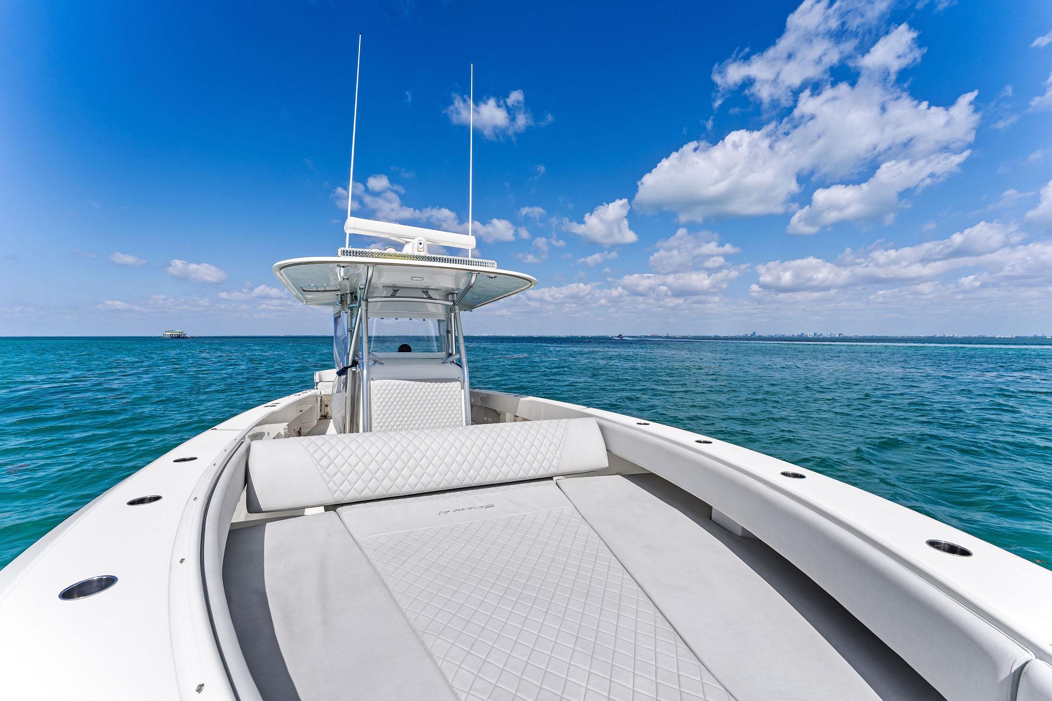 2015-bahama-center-console-power-9690236-20250422084101868-1_XLARGE