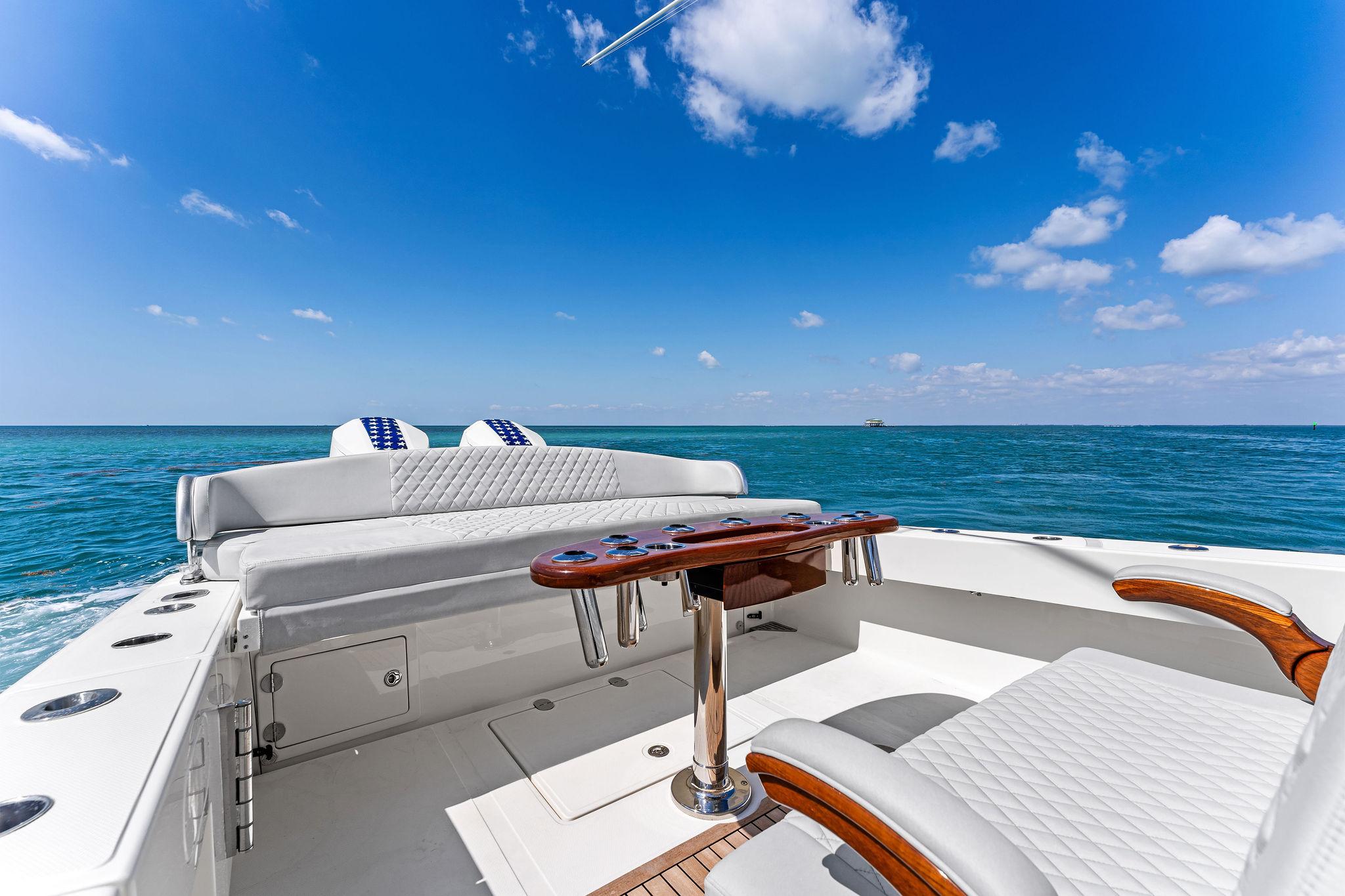 2015-bahama-center-console-power-9690236-20250422084105882-1_XLARGE
