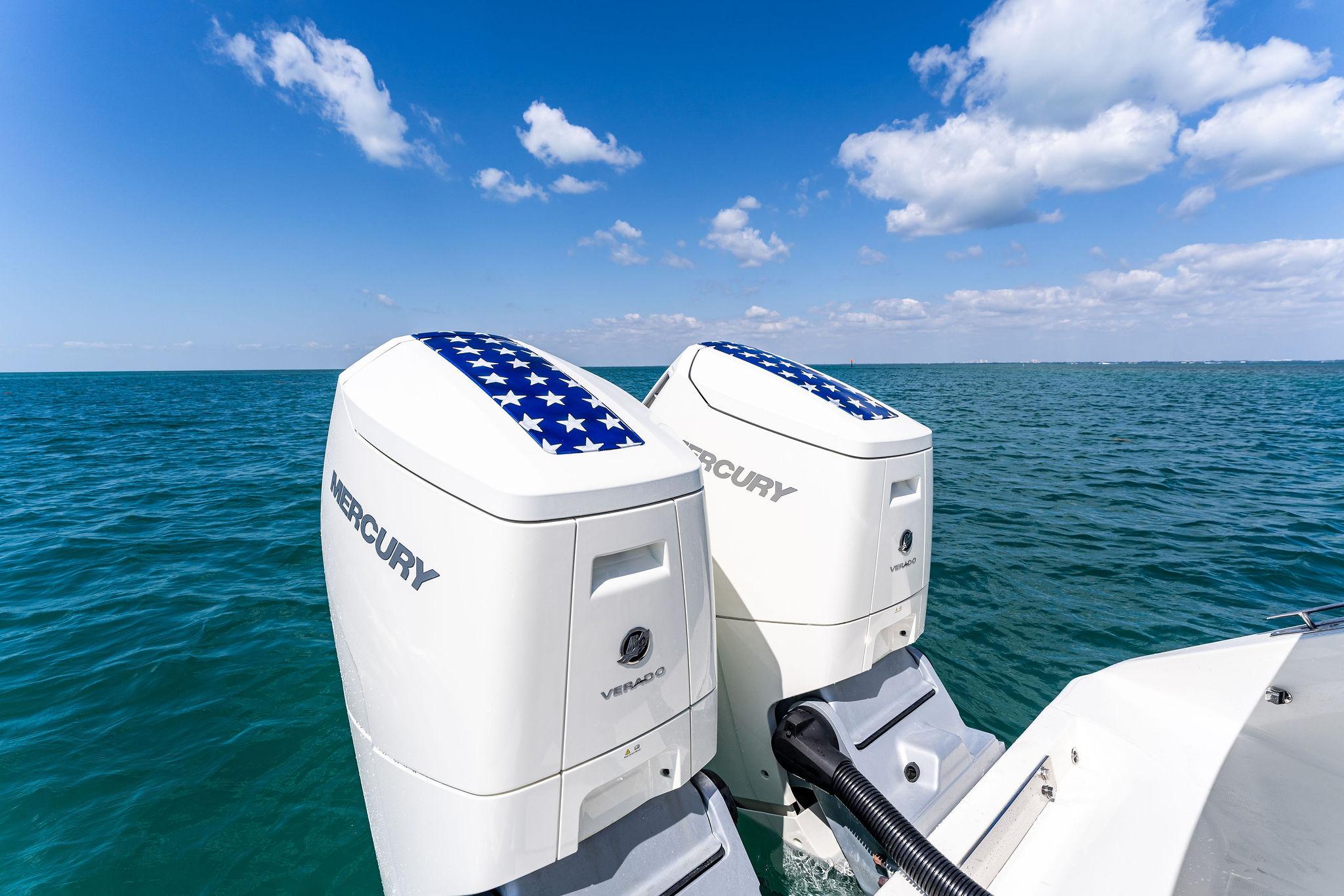 2015-bahama-center-console-power-9690236-20250422084111911-1_XLARGE