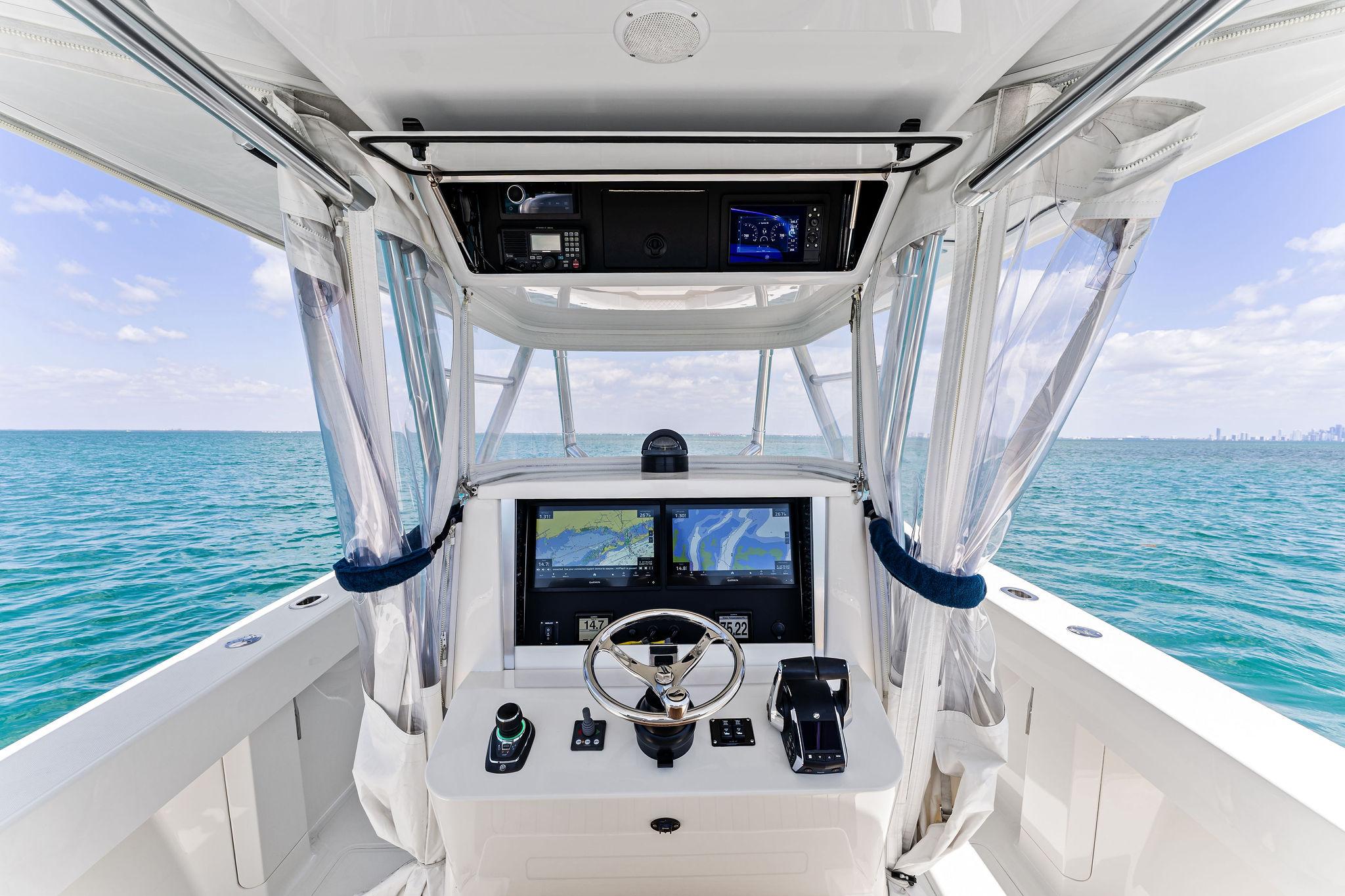 2015-bahama-center-console-power-9690236-20250422084126051-1_XLARGE