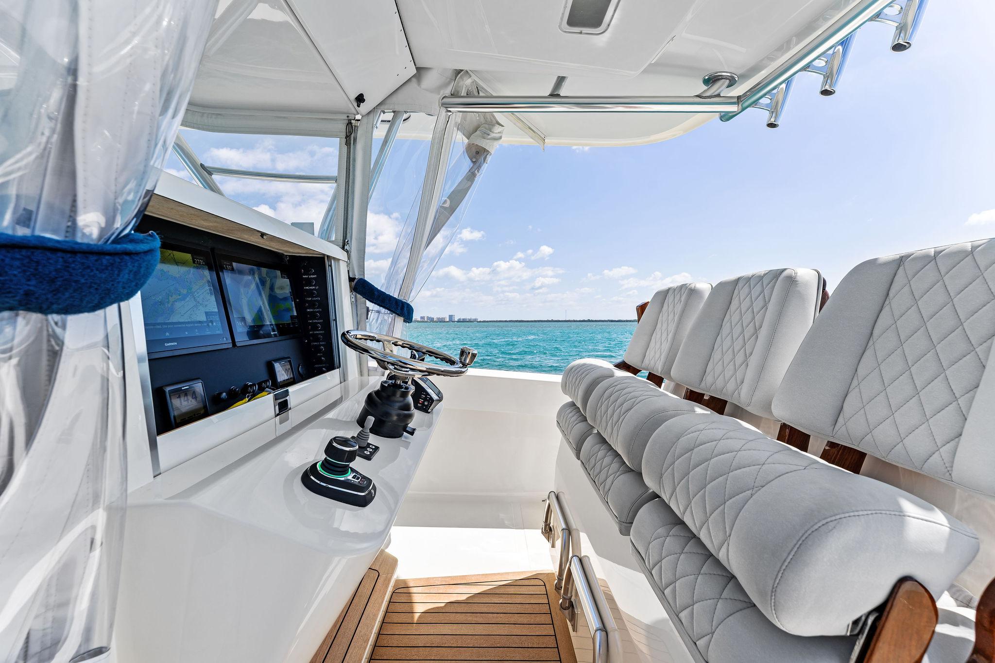 2015-bahama-center-console-power-9690236-20250422084134001-1_XLARGE