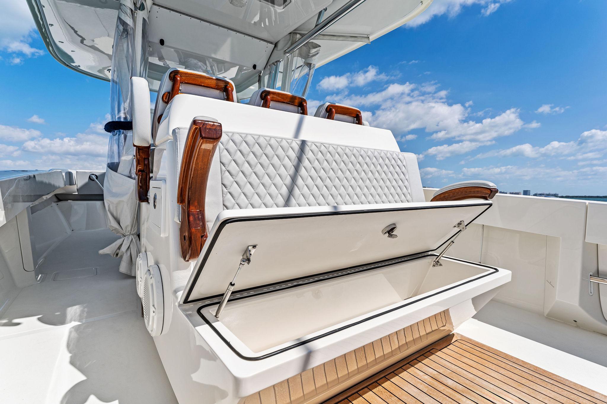 2015-bahama-center-console-power-9690236-20250422084136017-1_XLARGE
