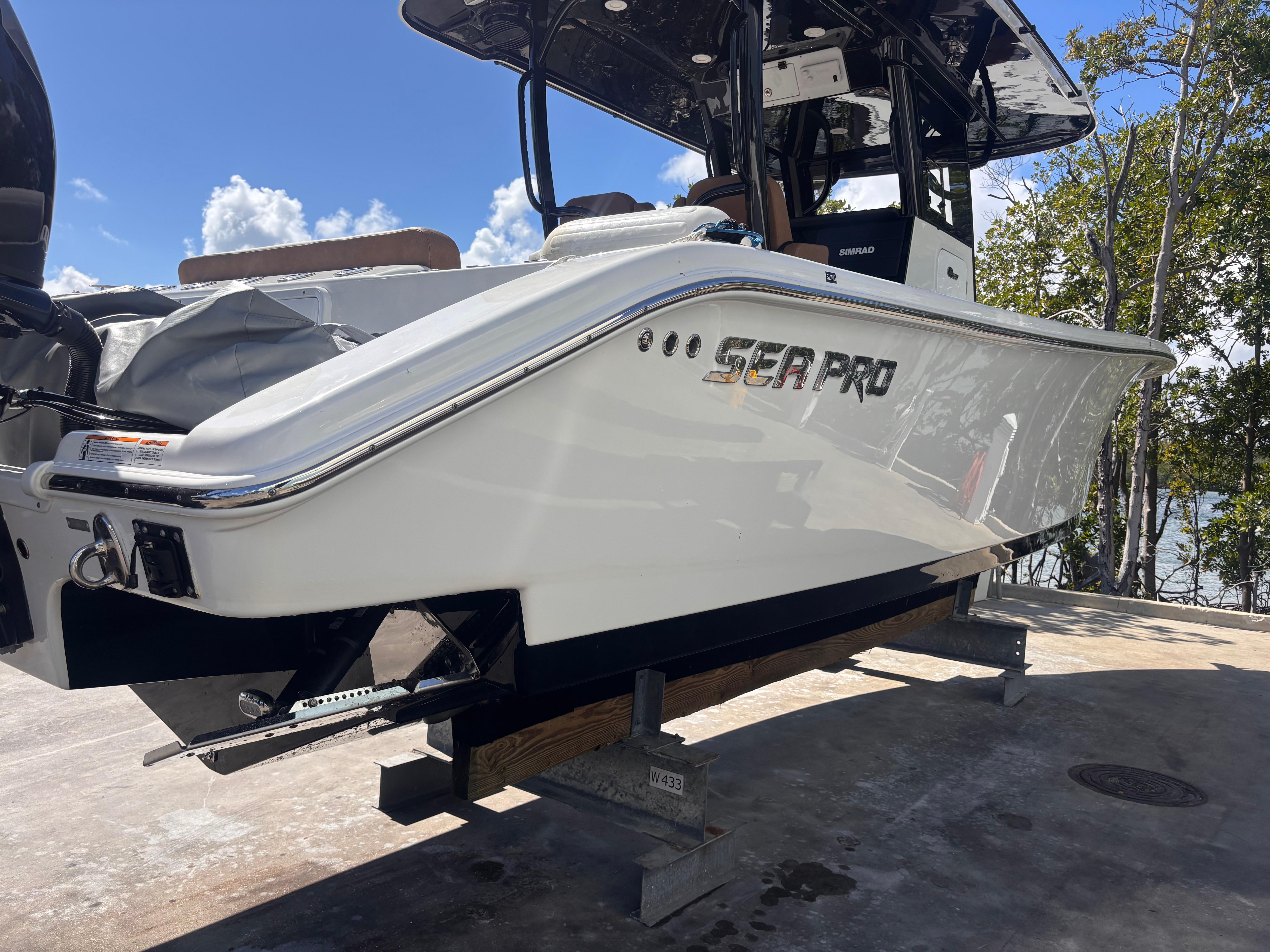 2024-sea-pro-320-dlx-offshore-power-9680240-20250211220216600-1_XLARGE
