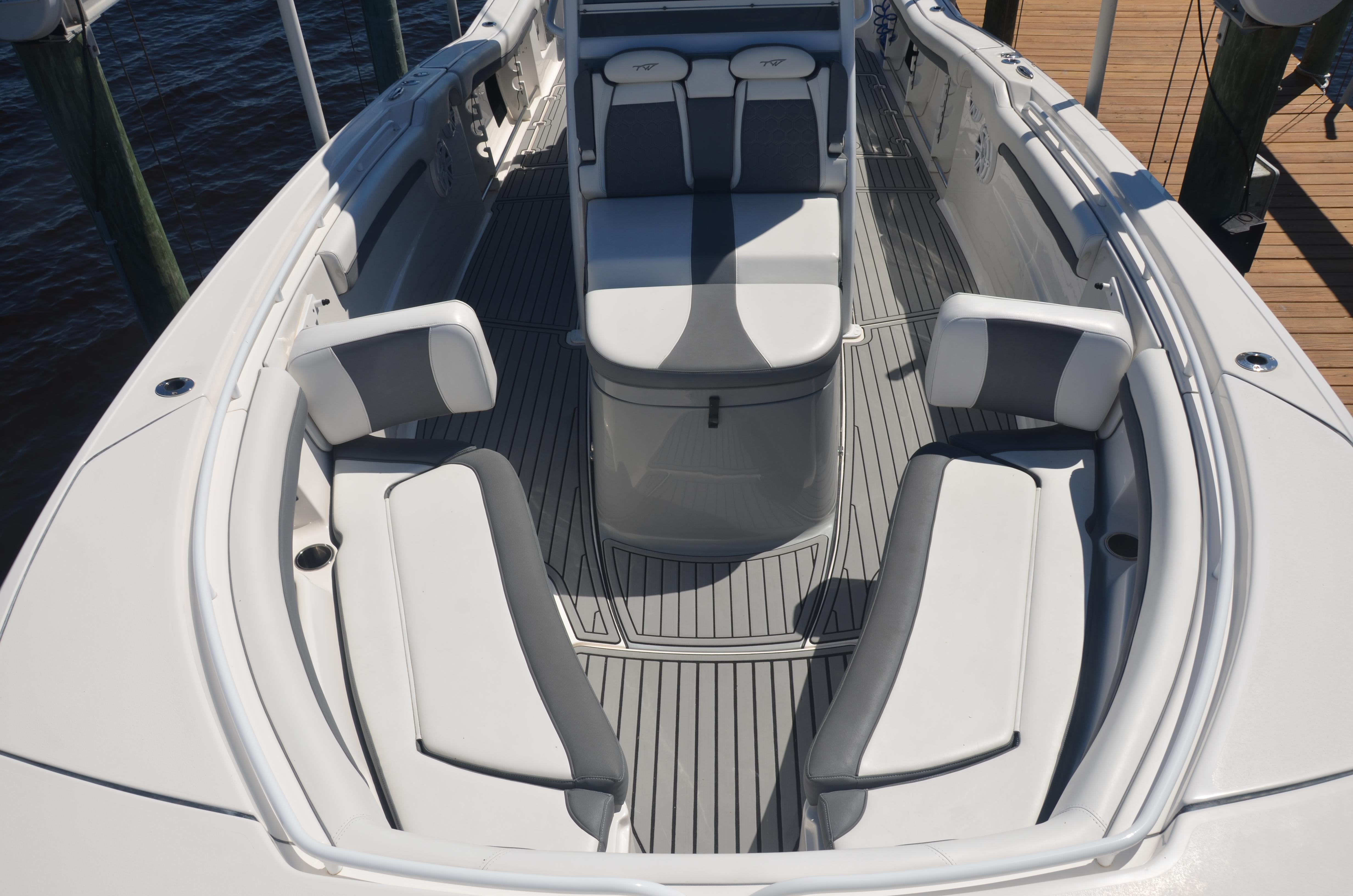 2019 Tidewater 320 Adventure- Foredeck