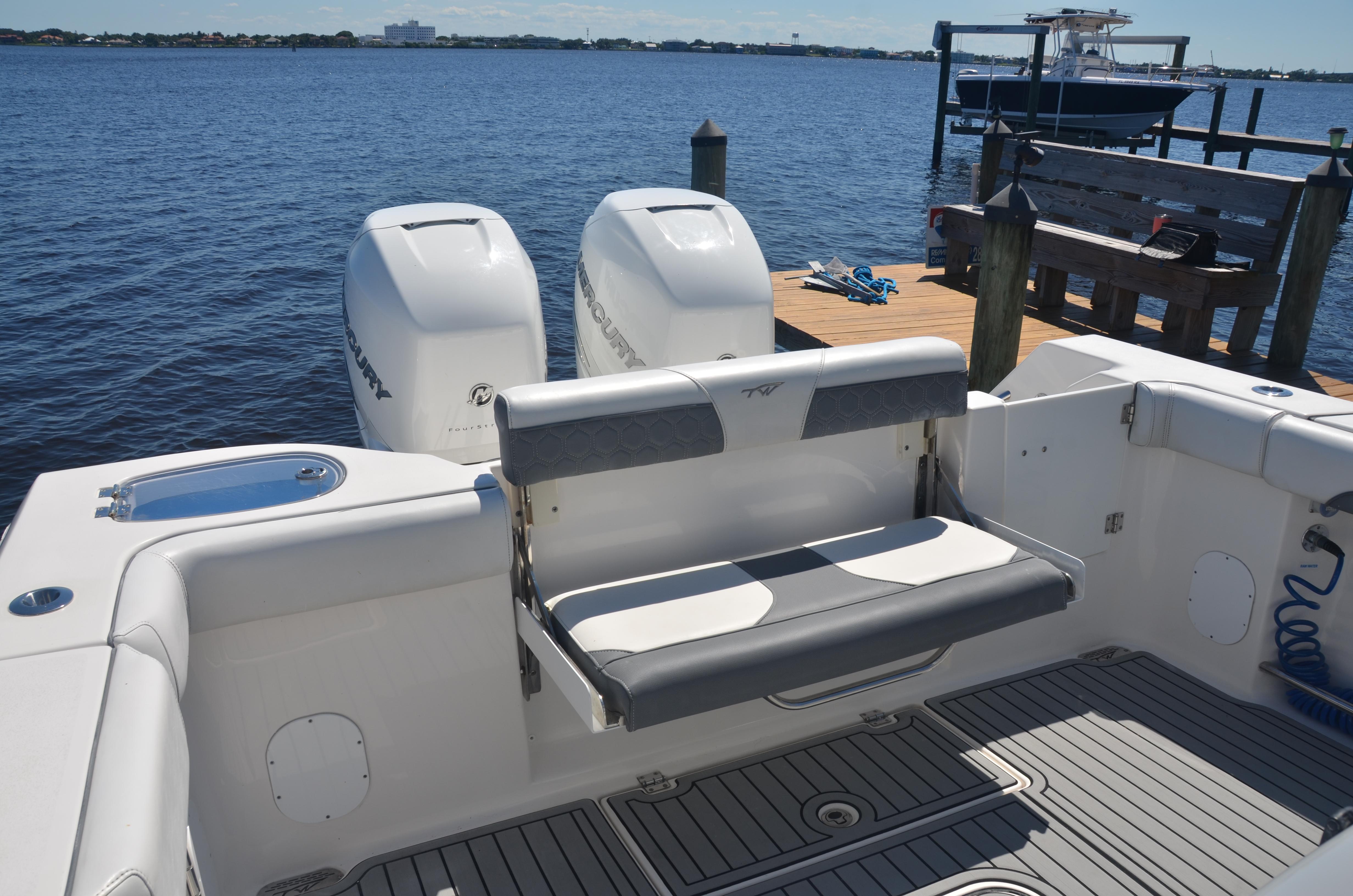 Tidewater 32 - Aft Seat
