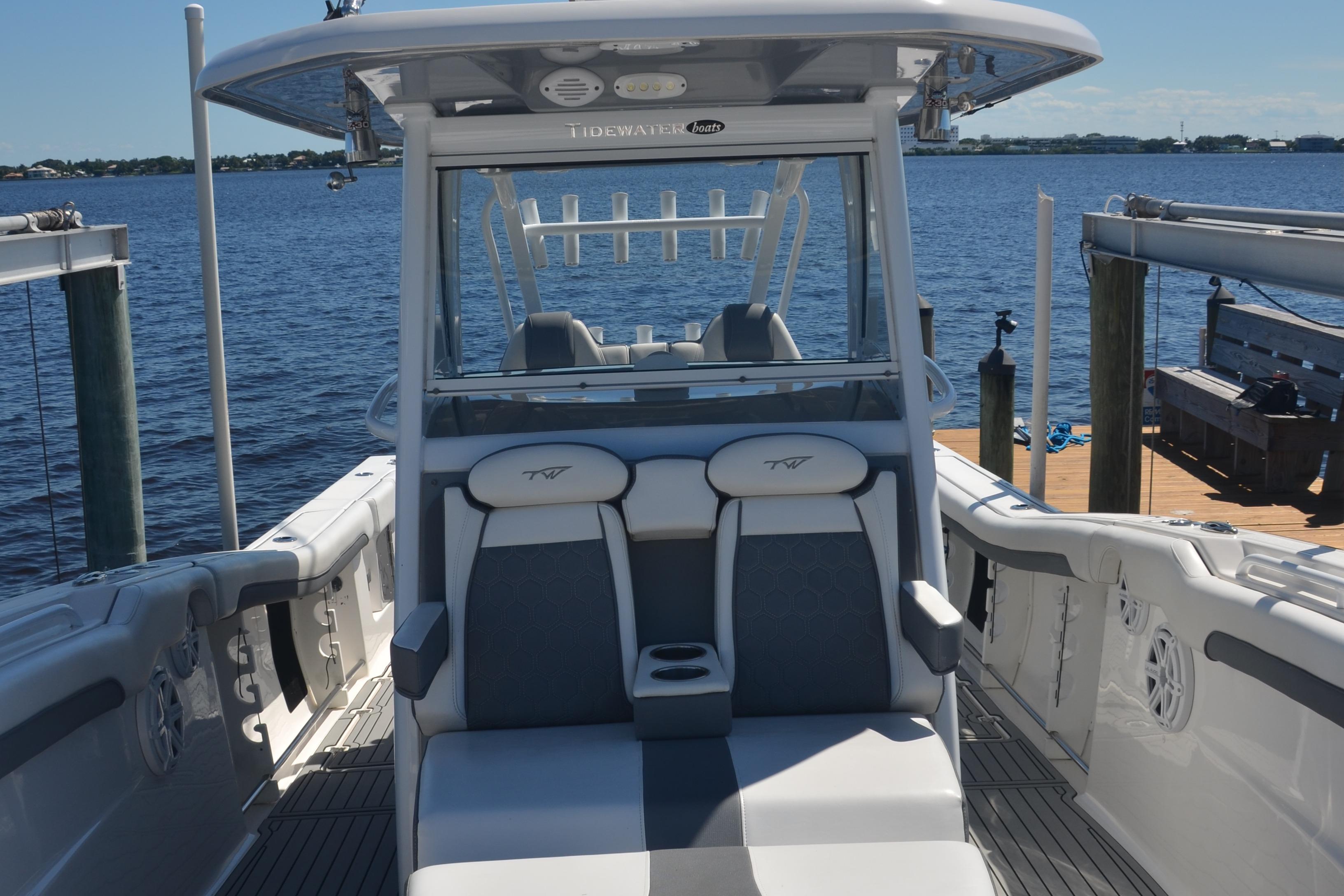 2019 Tidewater 320 Adventure- Console Seating