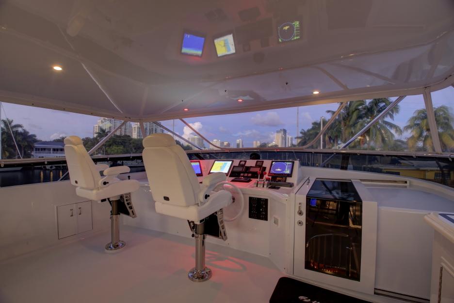 Sunday Money Yacht Photos Pics Enclosed Flybridge Helm 1