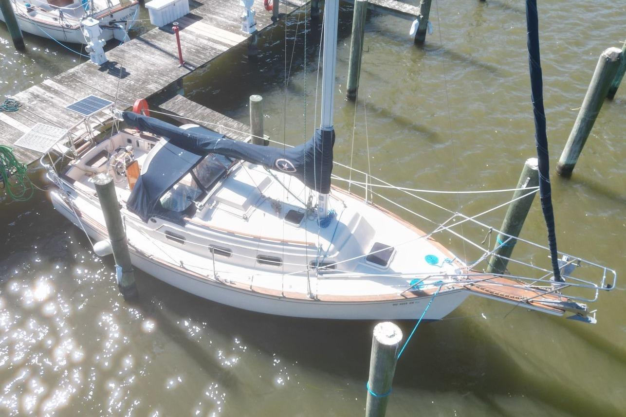 M 10460 CF Knot 10 Yacht Sales M 10460 CF Knot 10 Yacht Sales