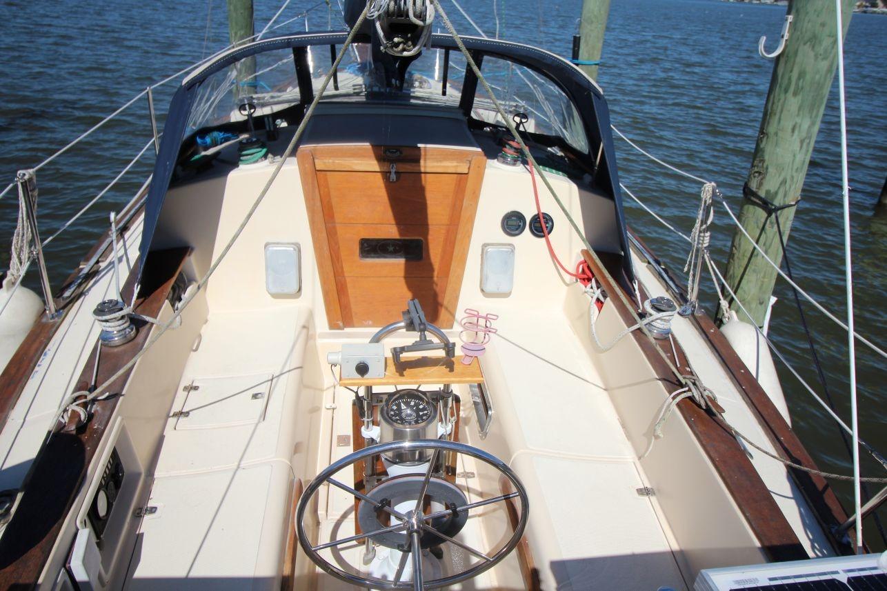 M 10460 CF Knot 10 Yacht Sales M 10460 CF Knot 10 Yacht Sales