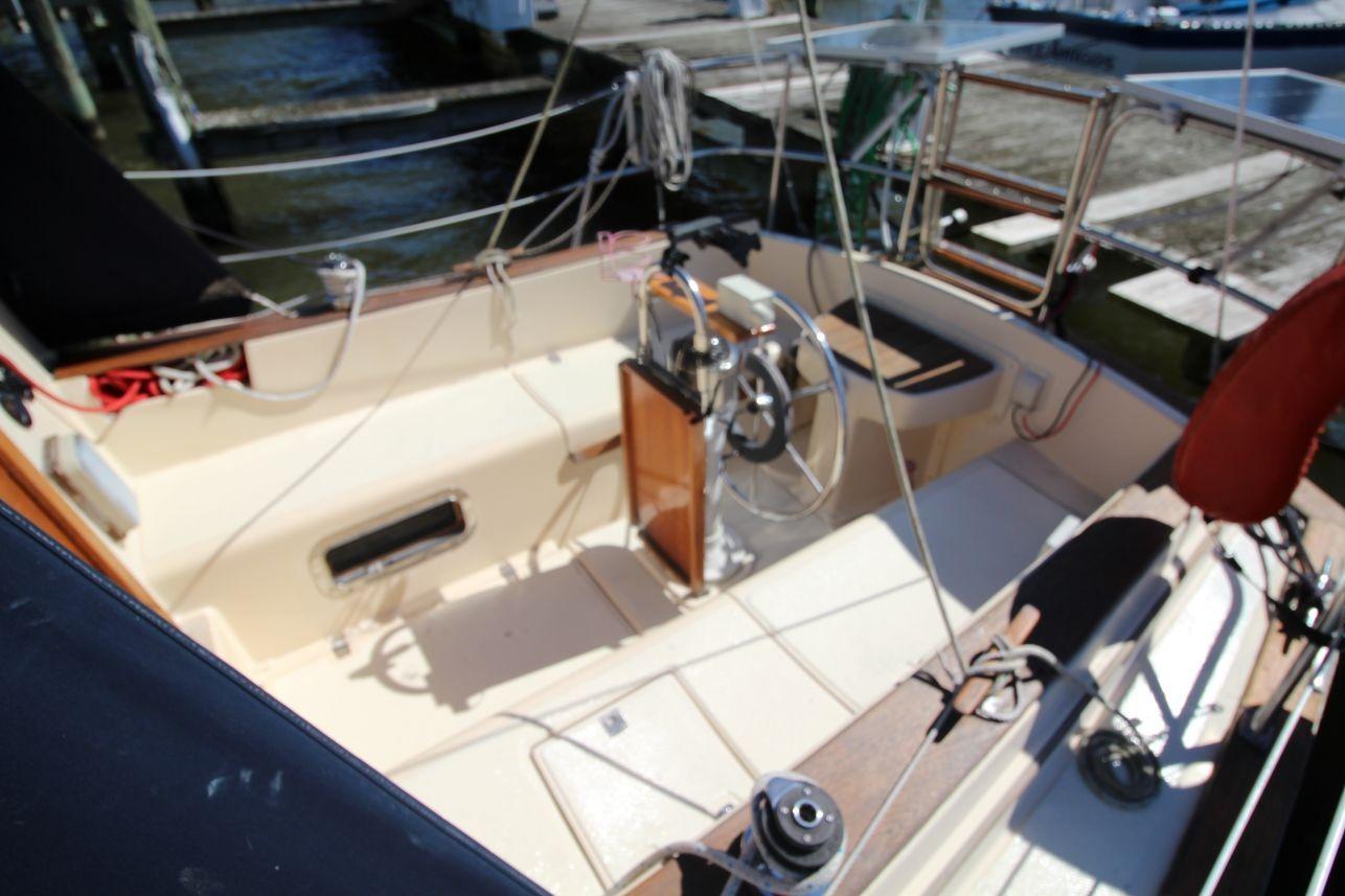 M 10460 CF Knot 10 Yacht Sales M 10460 CF Knot 10 Yacht Sales