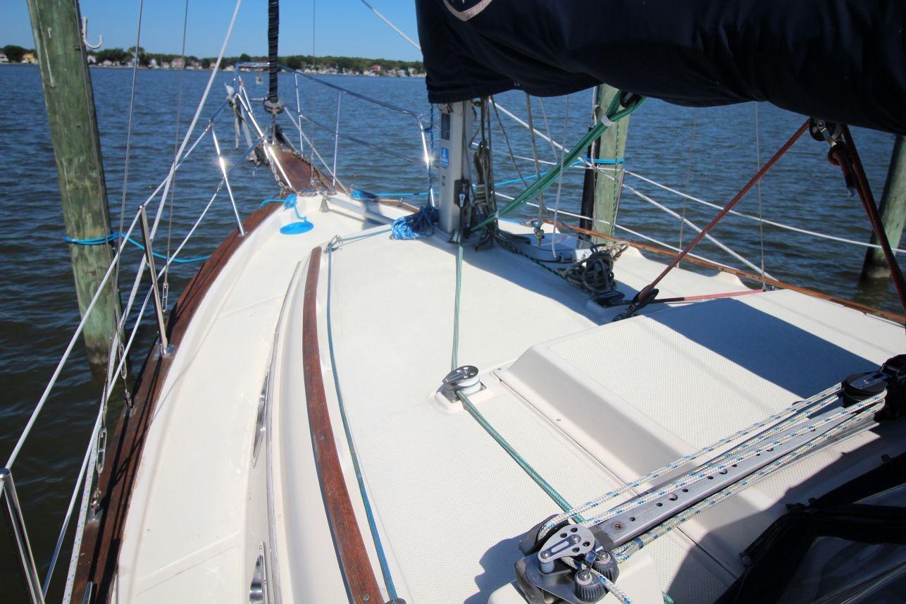 M 10460 CF Knot 10 Yacht Sales M 10460 CF Knot 10 Yacht Sales