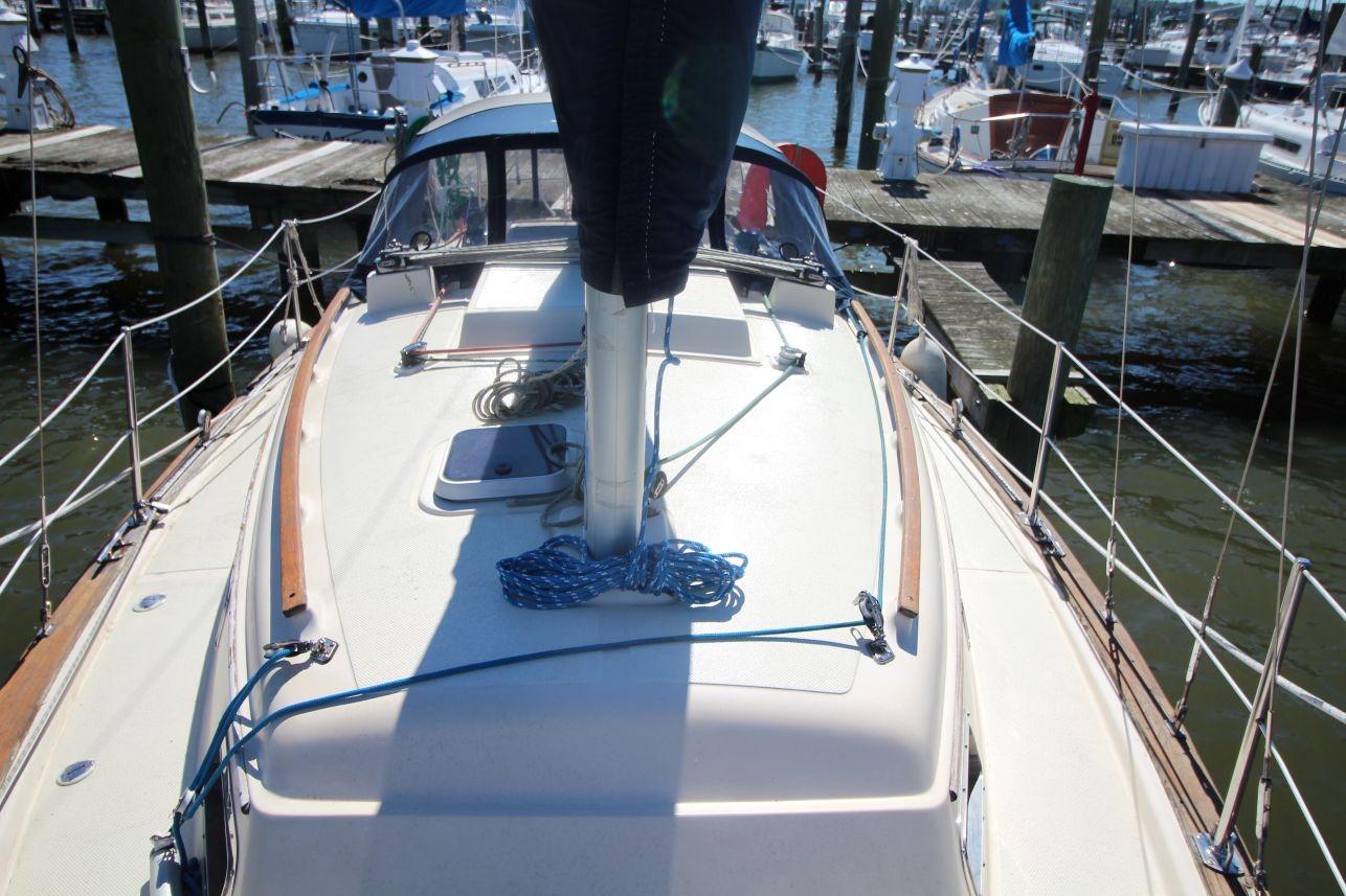 M 10460 CF Knot 10 Yacht Sales M 10460 CF Knot 10 Yacht Sales