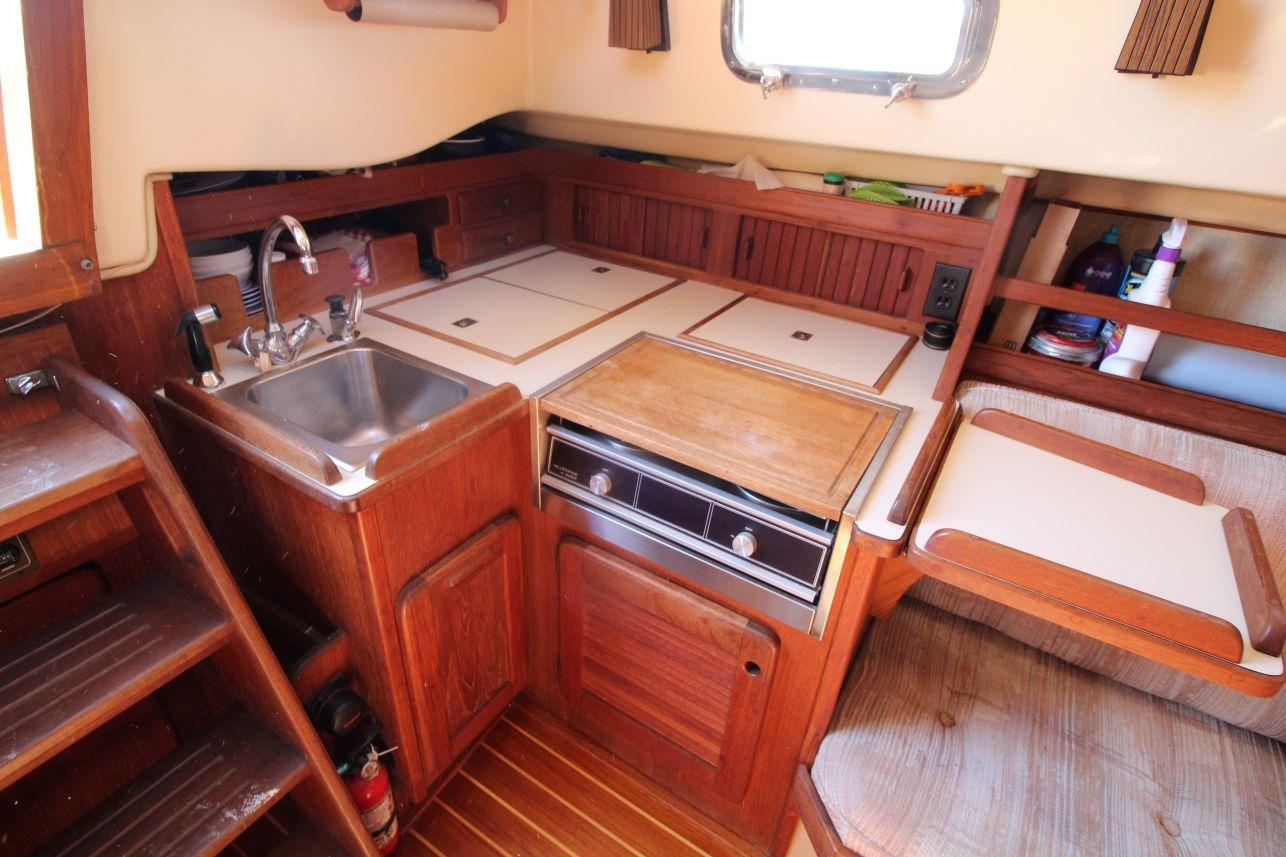 M 10460 CF Knot 10 Yacht Sales M 10460 CF Knot 10 Yacht Sales