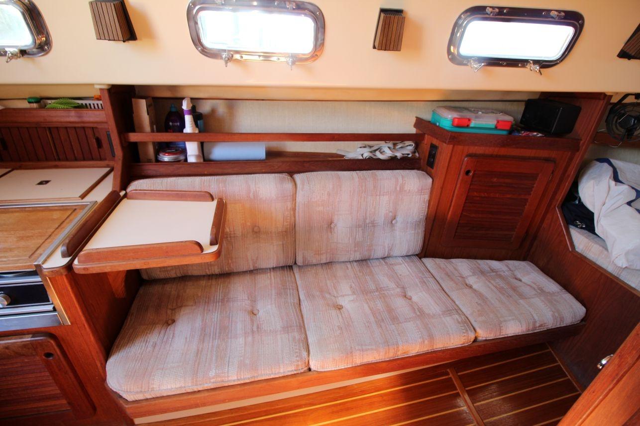 M 10460 CF Knot 10 Yacht Sales M 10460 CF Knot 10 Yacht Sales