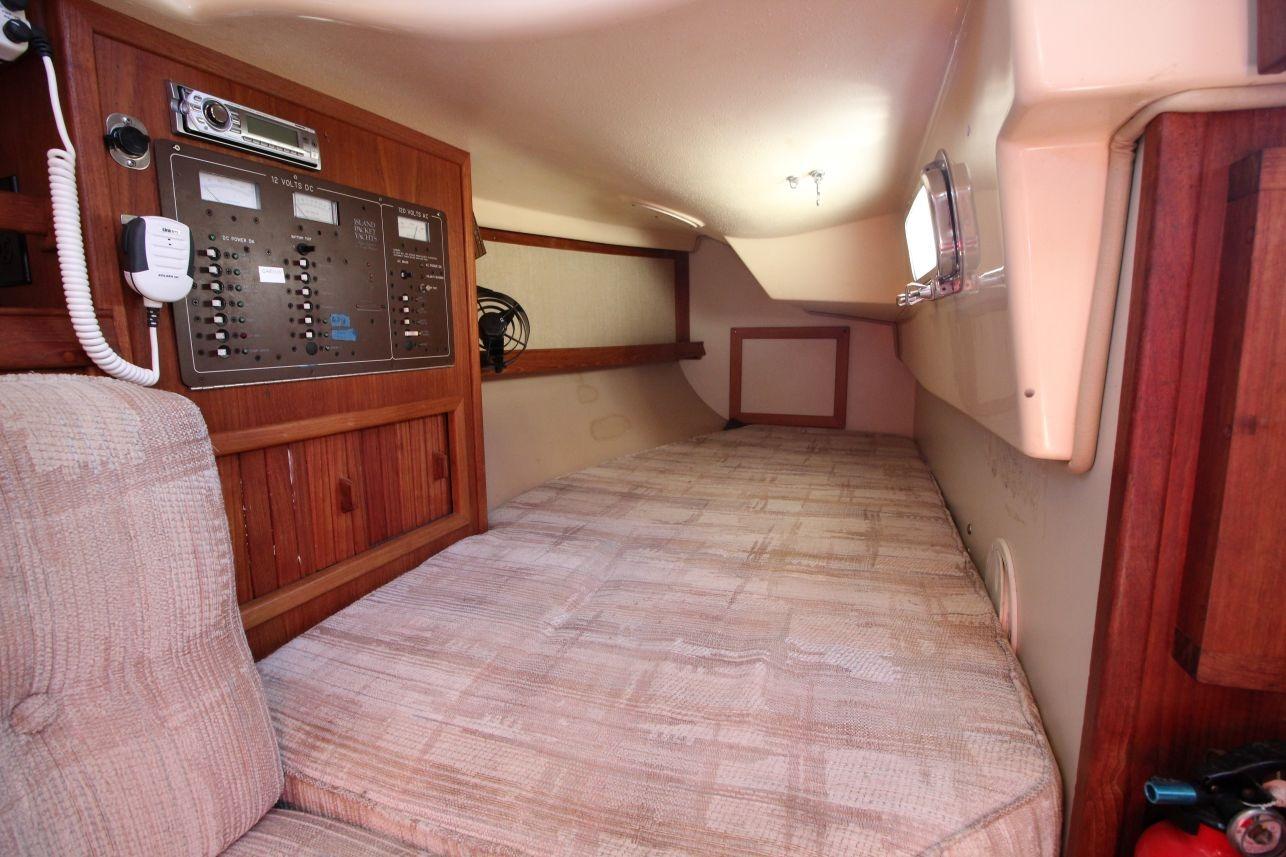 M 10460 CF Knot 10 Yacht Sales M 10460 CF Knot 10 Yacht Sales