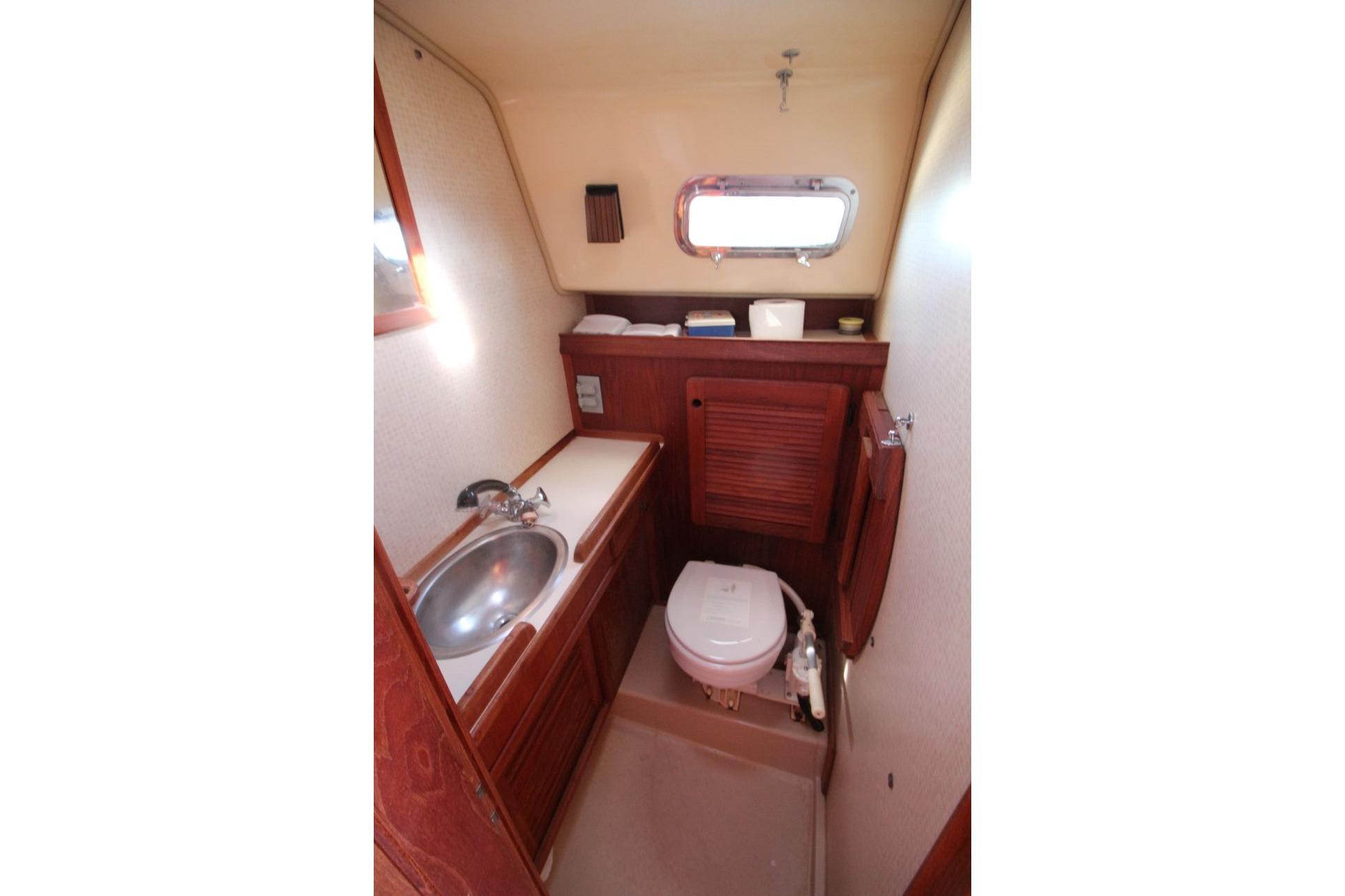 M 10460 CF Knot 10 Yacht Sales M 10460 CF Knot 10 Yacht Sales