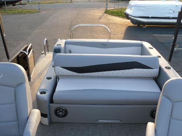 2021 Manitou boat for sale, model of the boat is SL 23 Encore SHP 373 & Image # 17 of 26