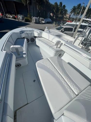35' Contender, Listing Number 100893565, - Photo No. 14