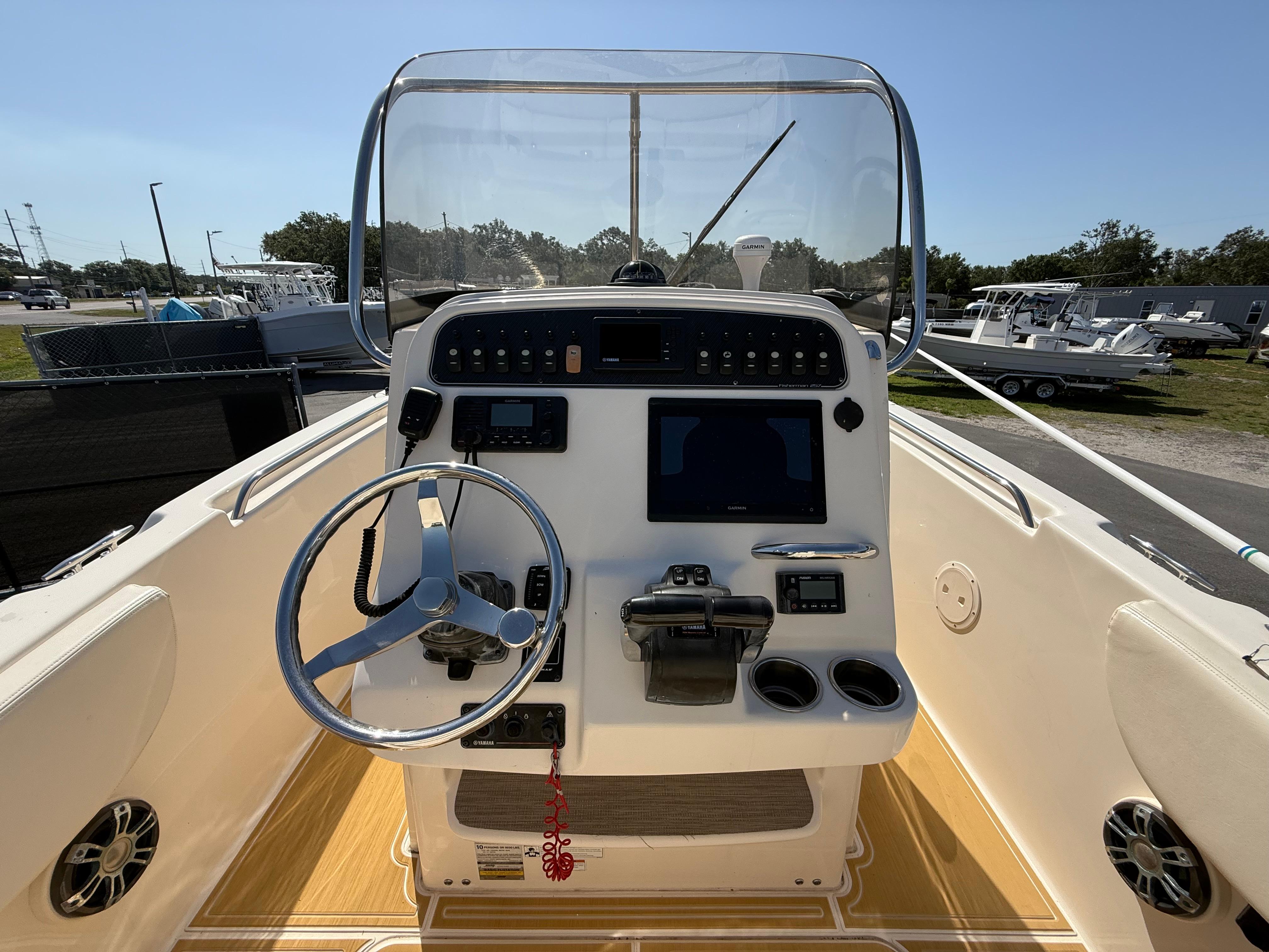 2020-grady-white-fisherman-257-power-9770253-20250515082019135-1_XLARGE