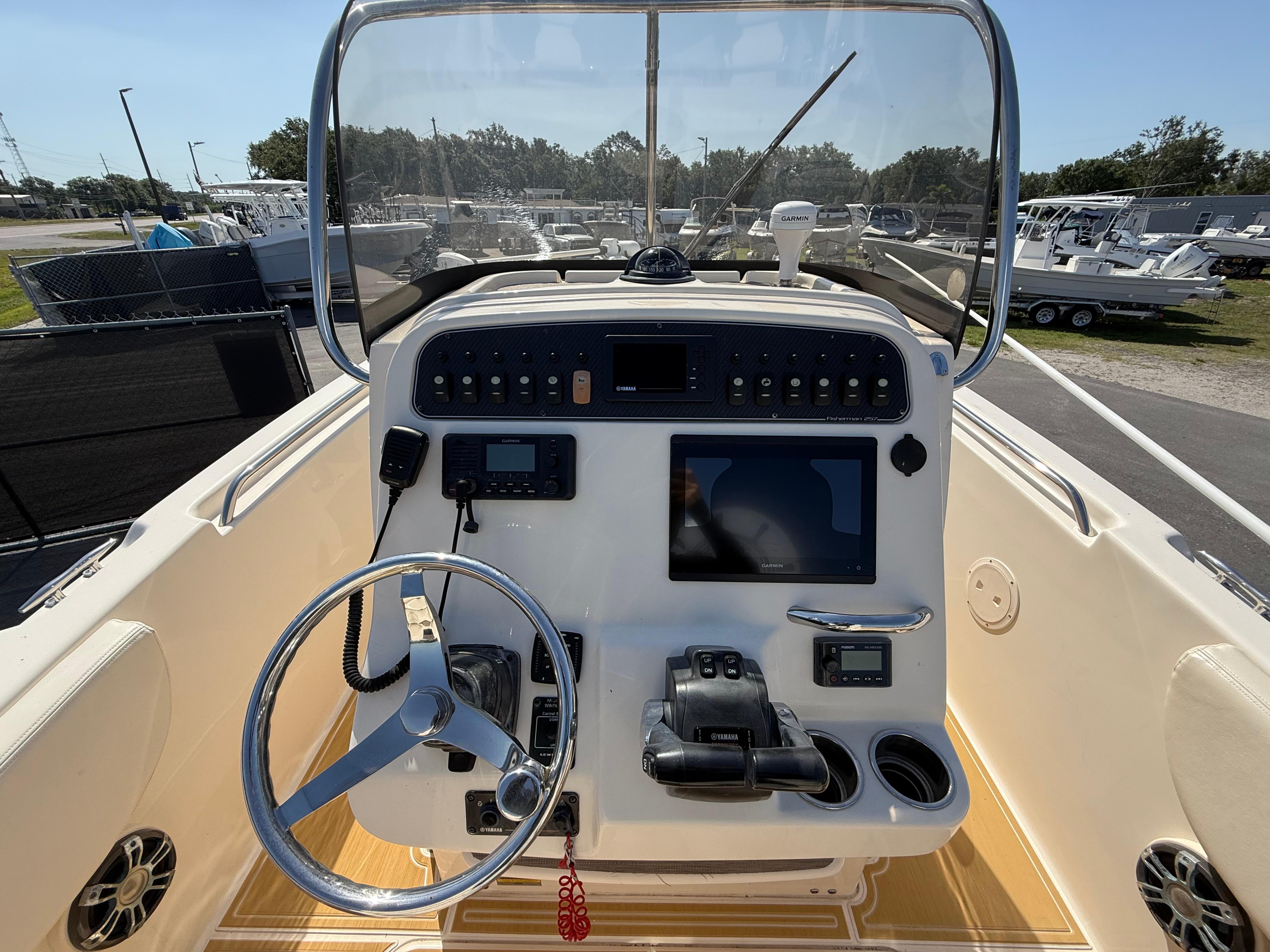 2020-grady-white-fisherman-257-power-9770253-20250515082023116-1_XLARGE