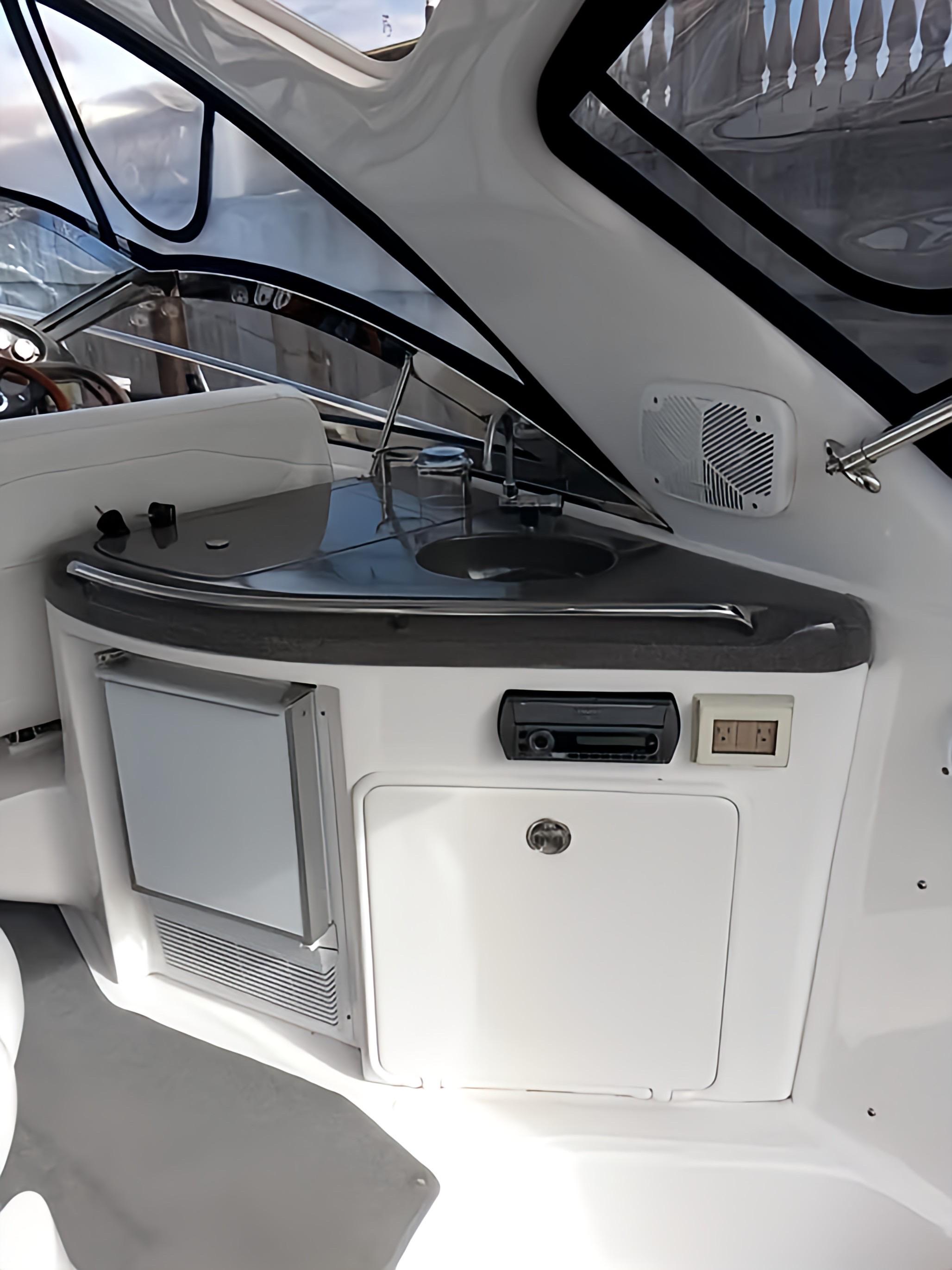 2009-regal-4060-commodore-sport-yacht-power-9850256-20250624073005387-1