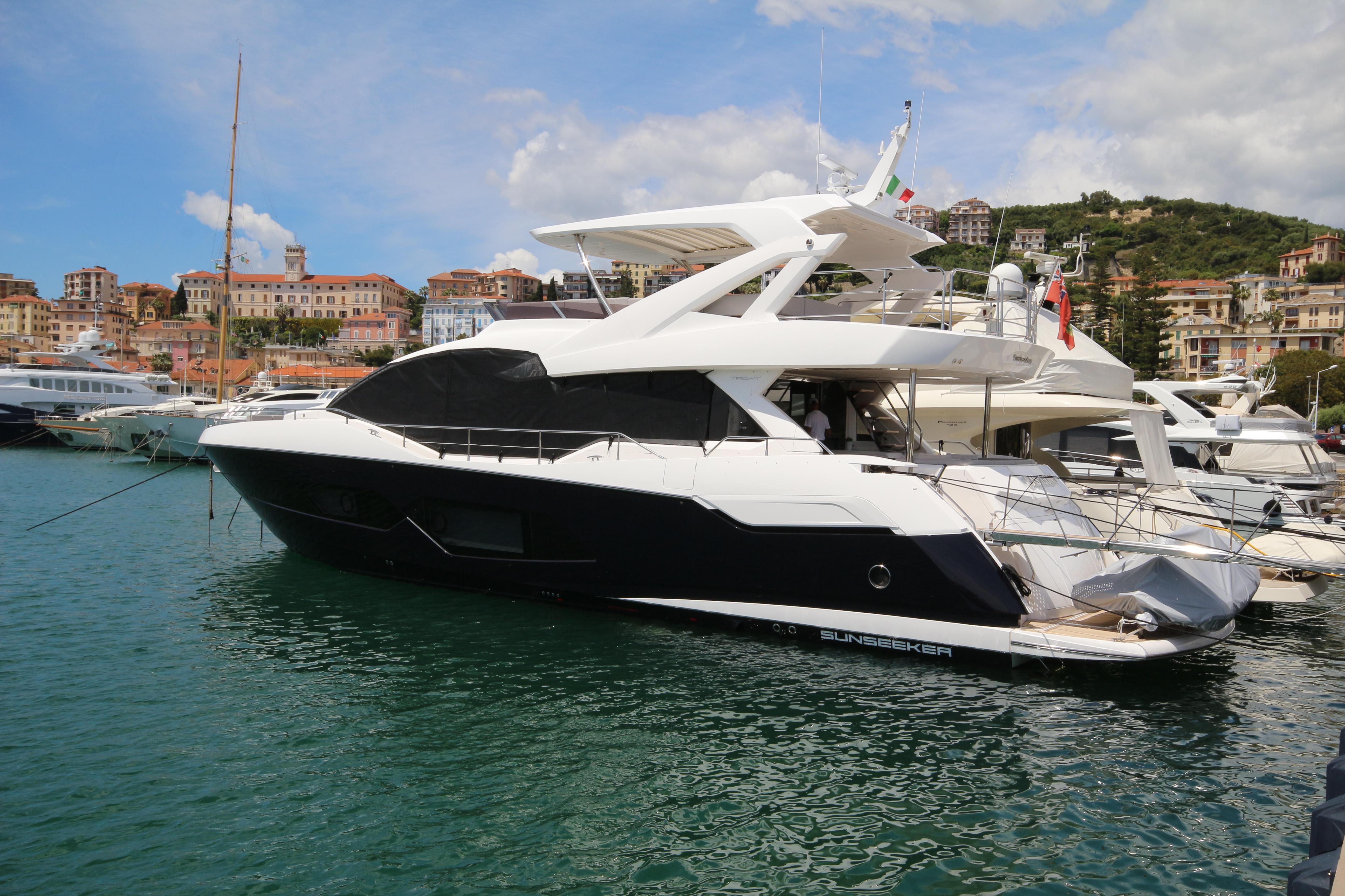 2020 Sunseeker 76 yacht