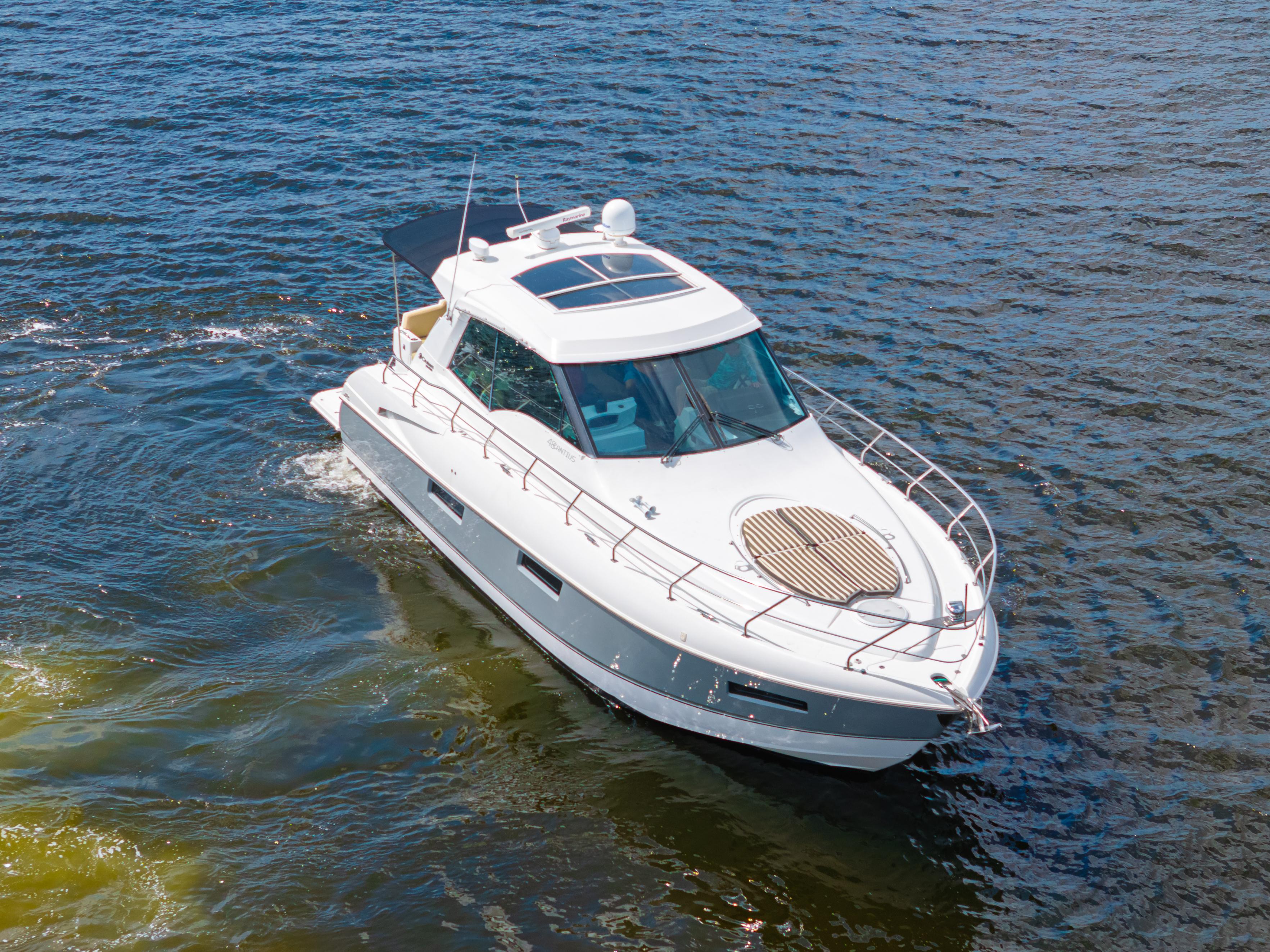 2013-cruisers-yachts-48-cantius-power-9850267-20250626164202138-1