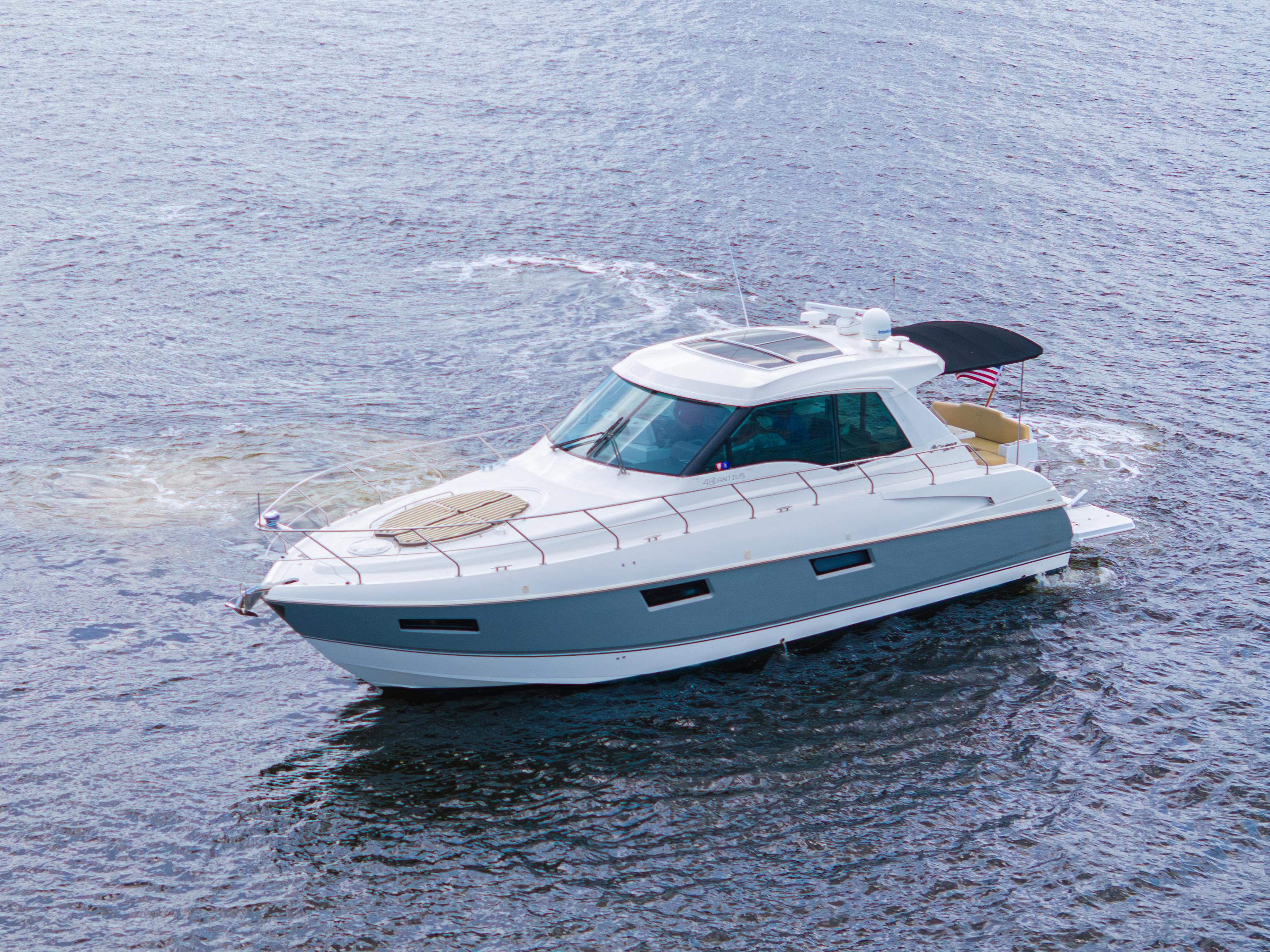 2013-cruisers-yachts-48-cantius-power-9850267-20250626164219840-1