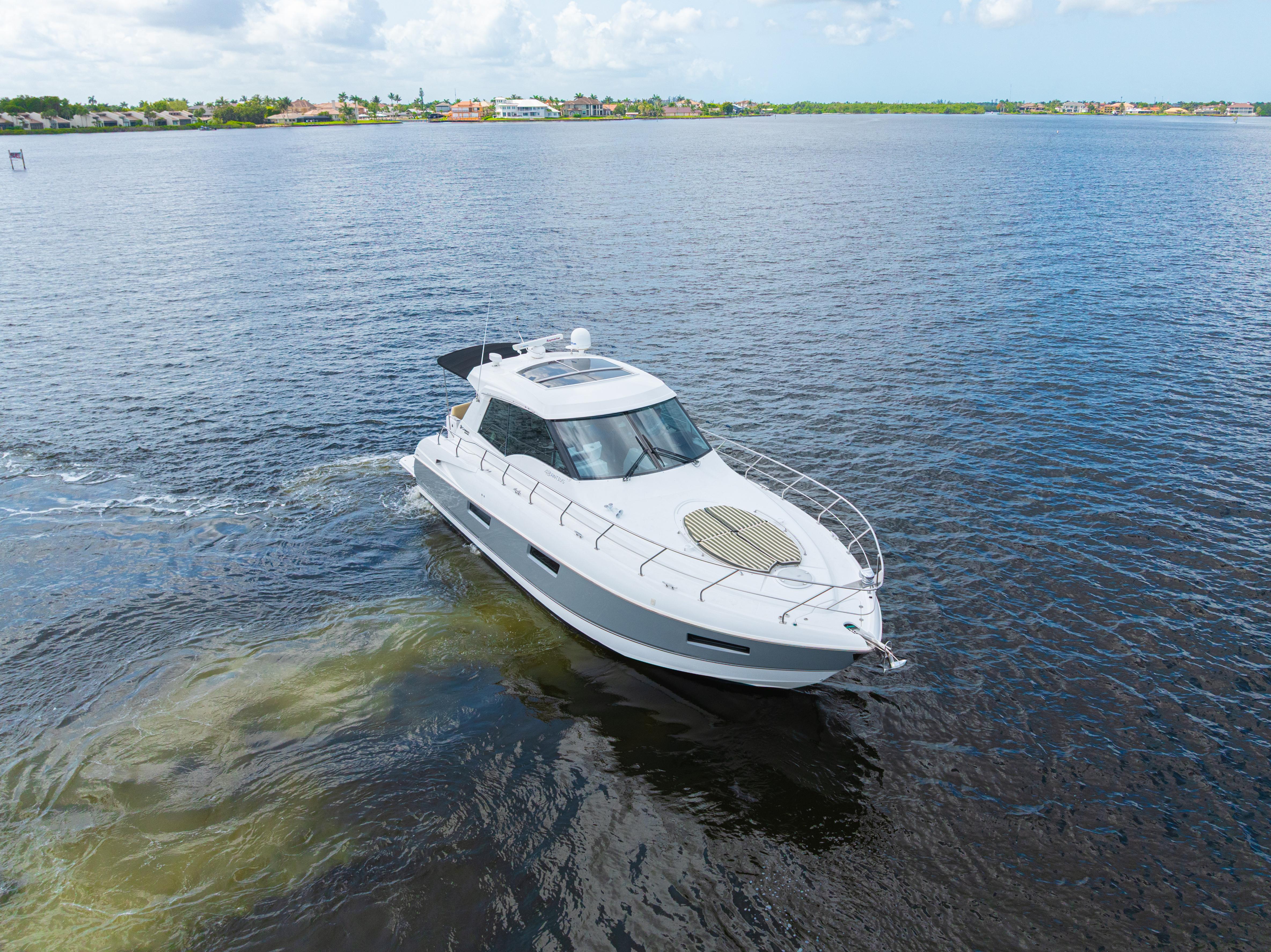 2013-cruisers-yachts-48-cantius-power-9850267-20250626164227396-1