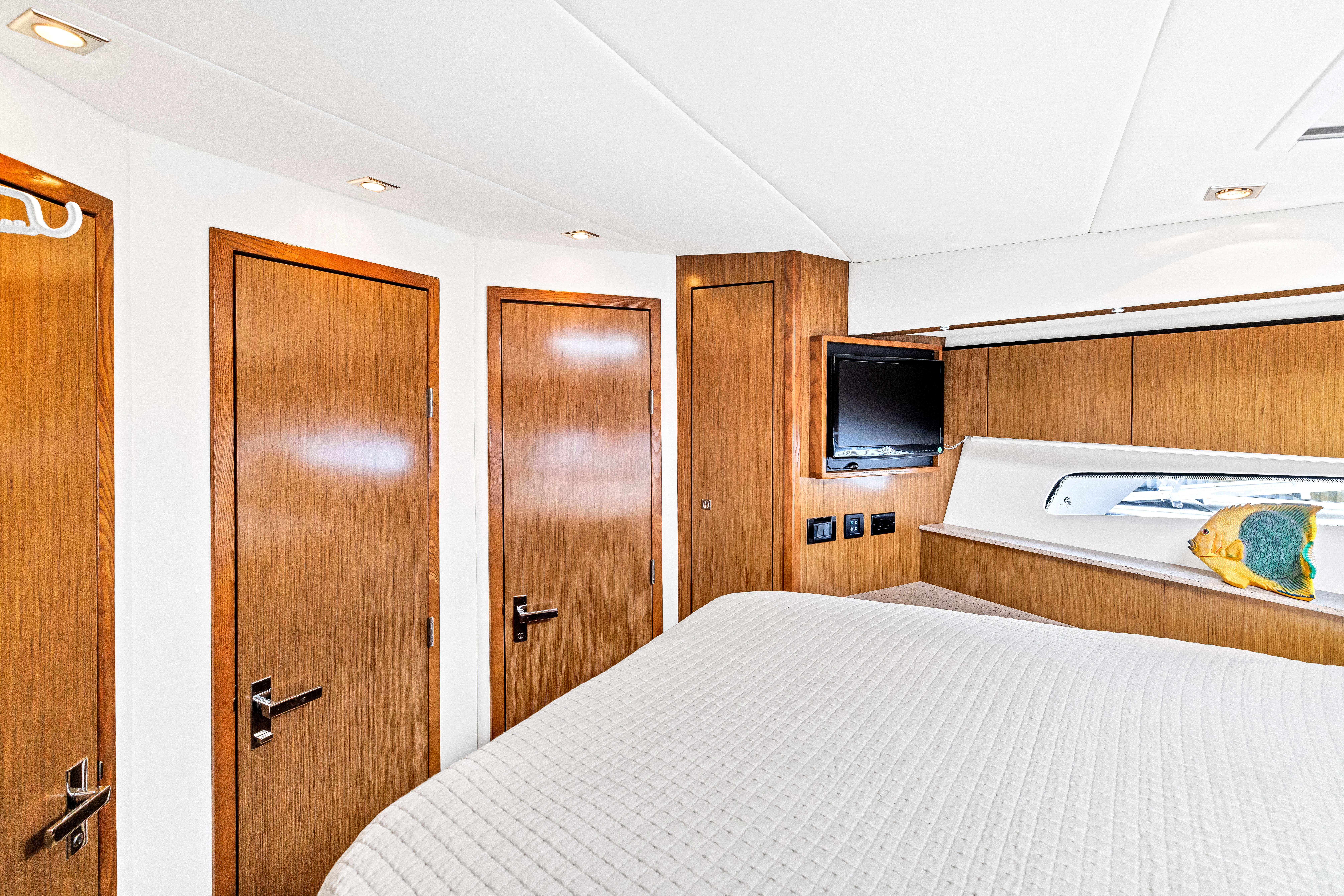 2013-cruisers-yachts-48-cantius-power-9850267-20250626164315305-1