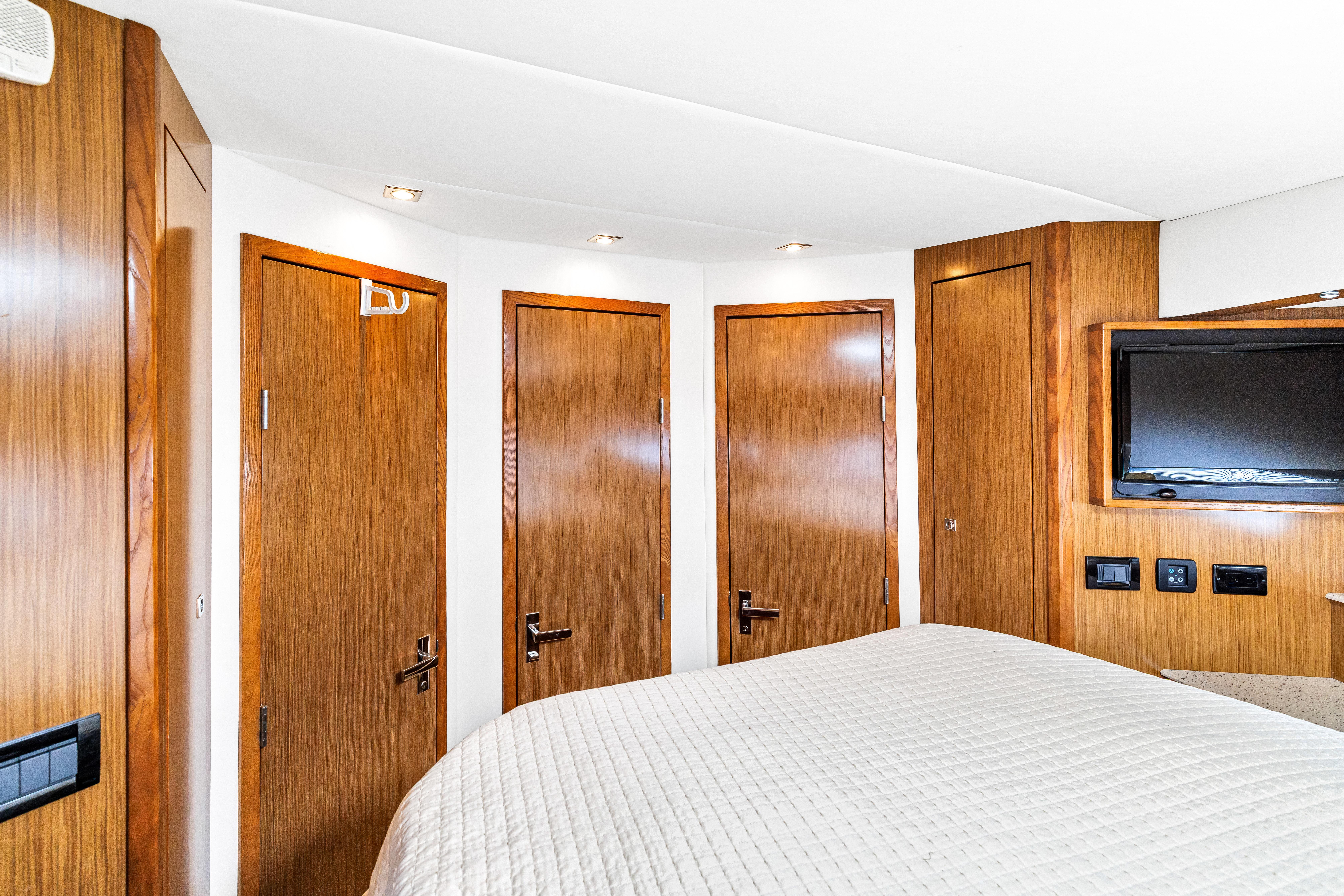 2013-cruisers-yachts-48-cantius-power-9850267-20250626164321187-1