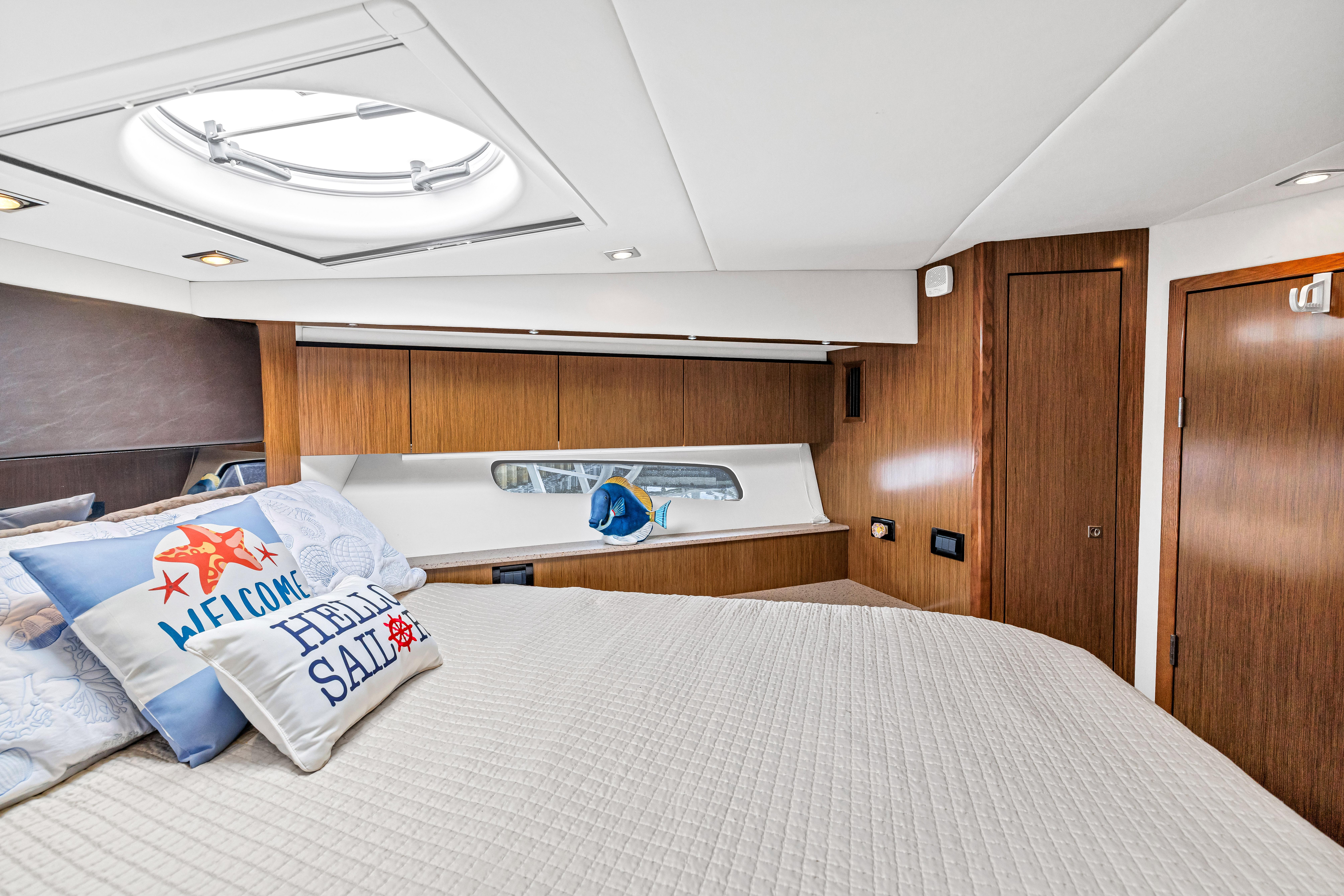 2013-cruisers-yachts-48-cantius-power-9850267-20250626164341276-1
