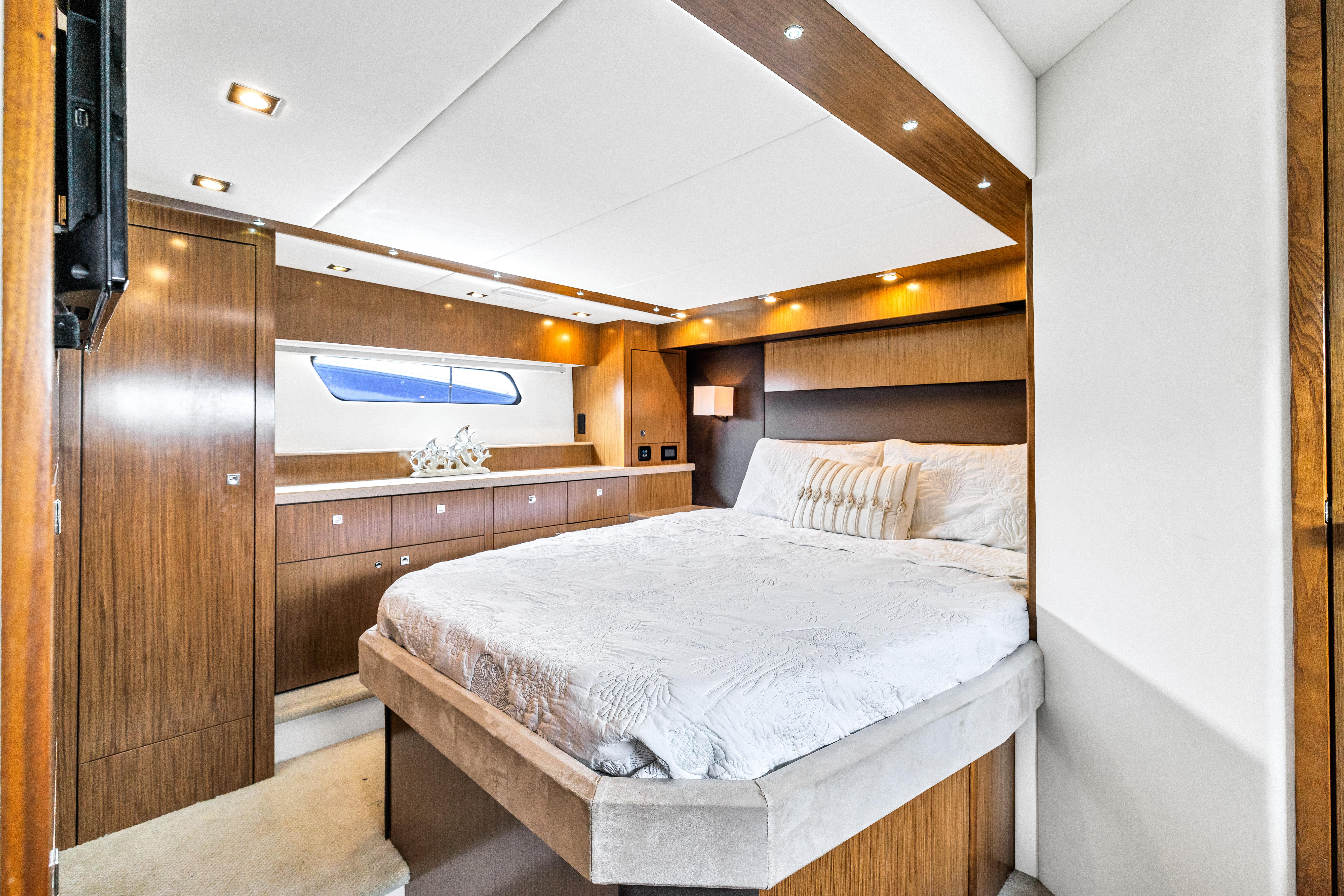 2013-cruisers-yachts-48-cantius-power-9850267-20250626164401816-1