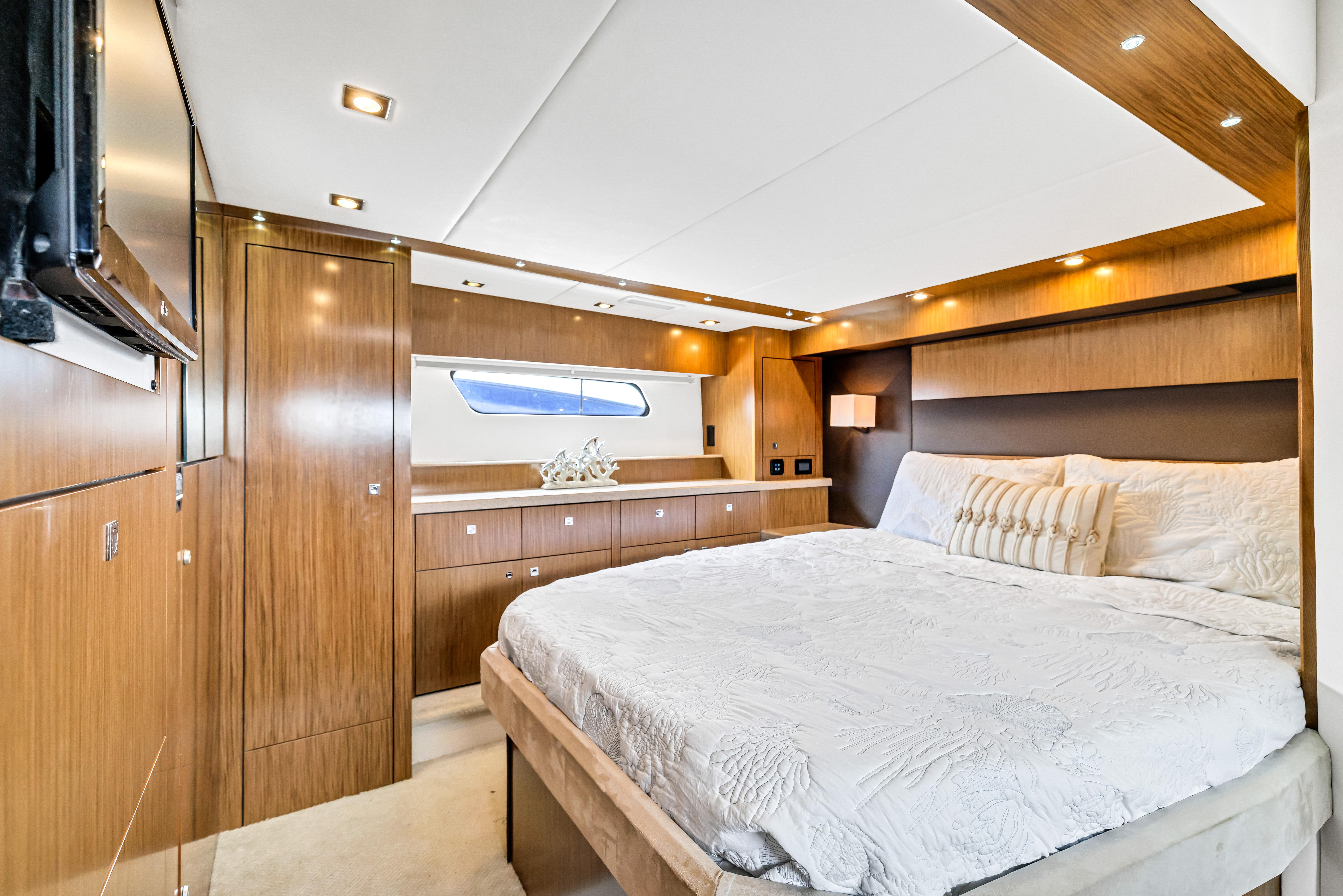 2013-cruisers-yachts-48-cantius-power-9850267-20250626164406250-1