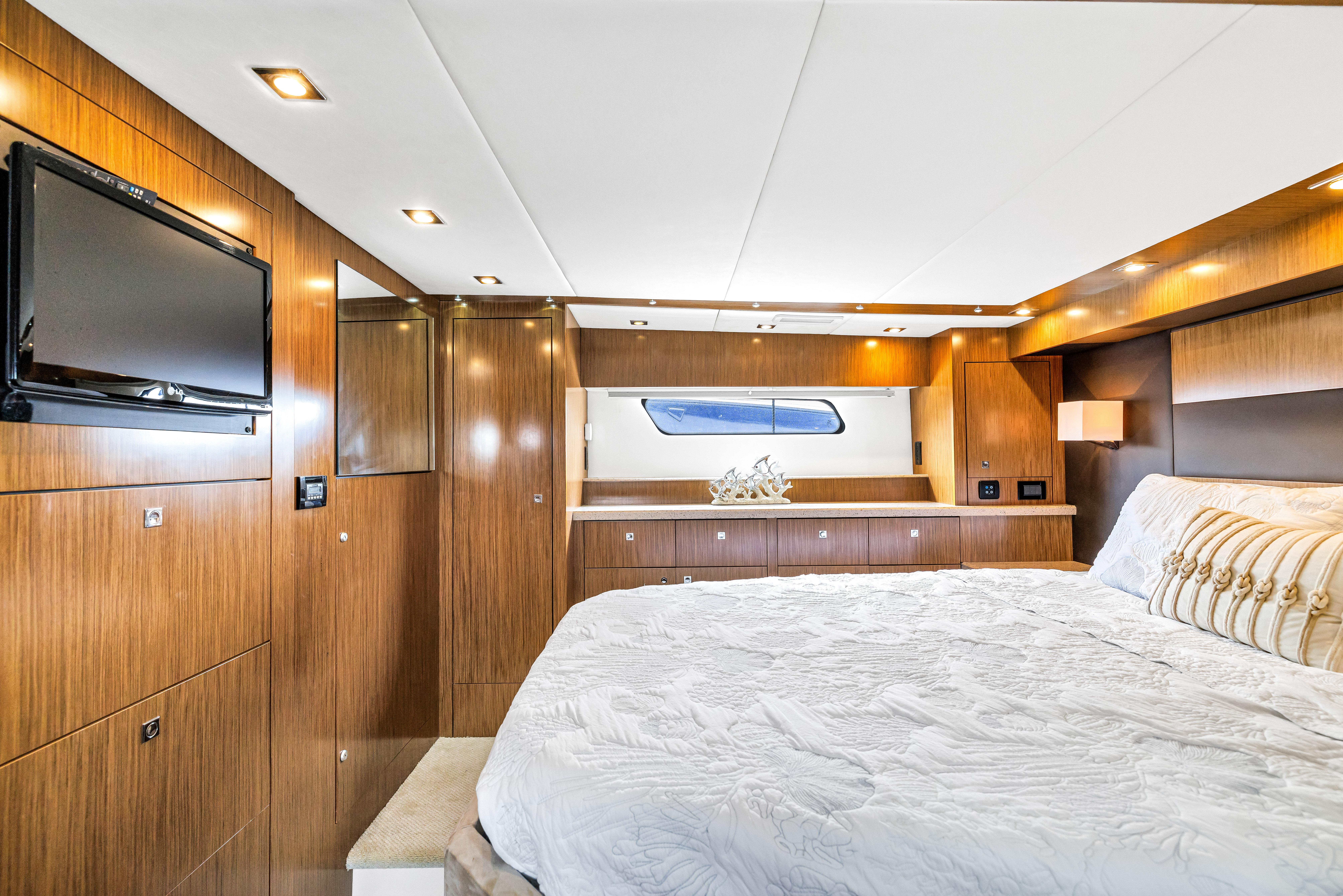 2013-cruisers-yachts-48-cantius-power-9850267-20250626164410854-1