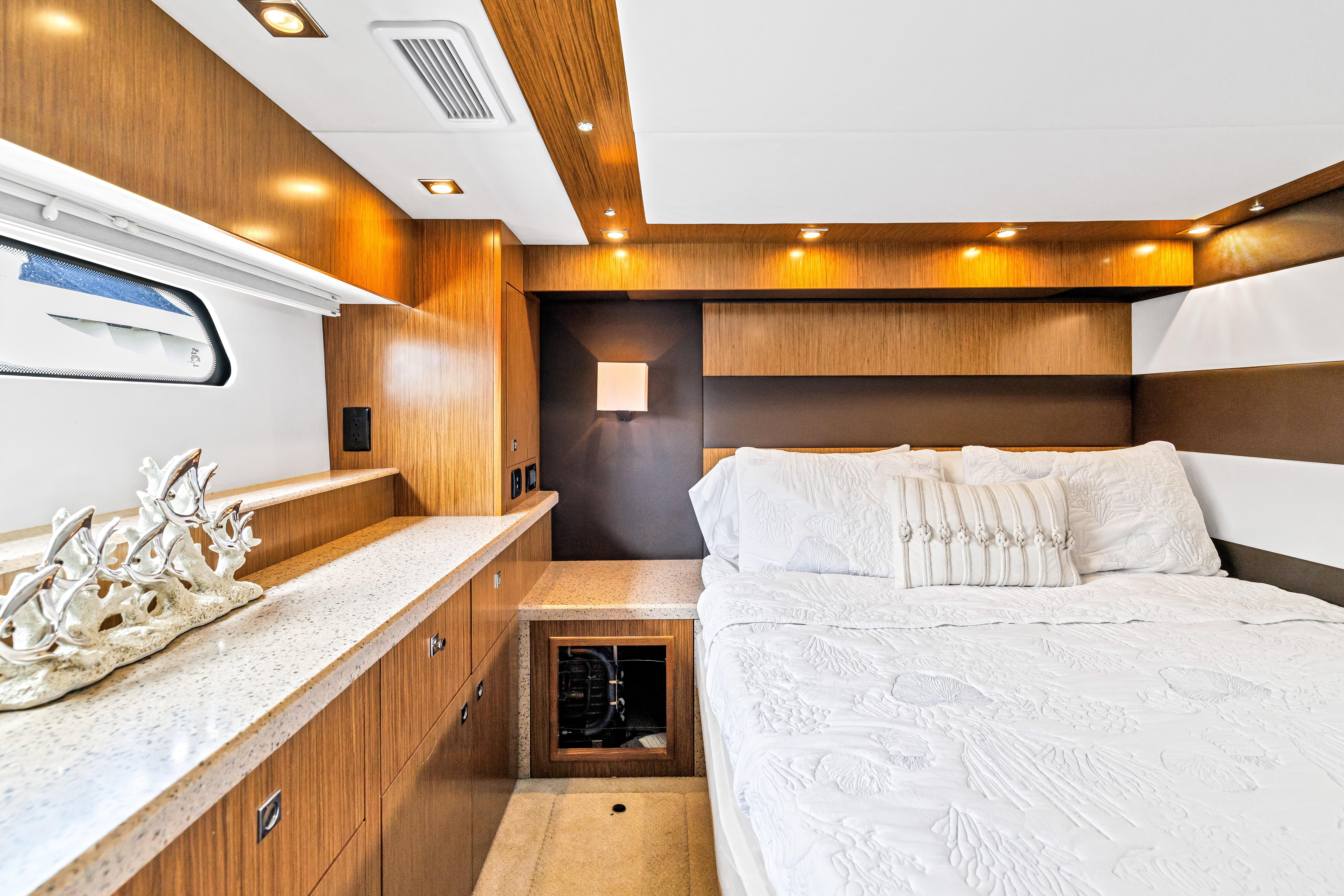 2013-cruisers-yachts-48-cantius-power-9850267-20250626164431962-1