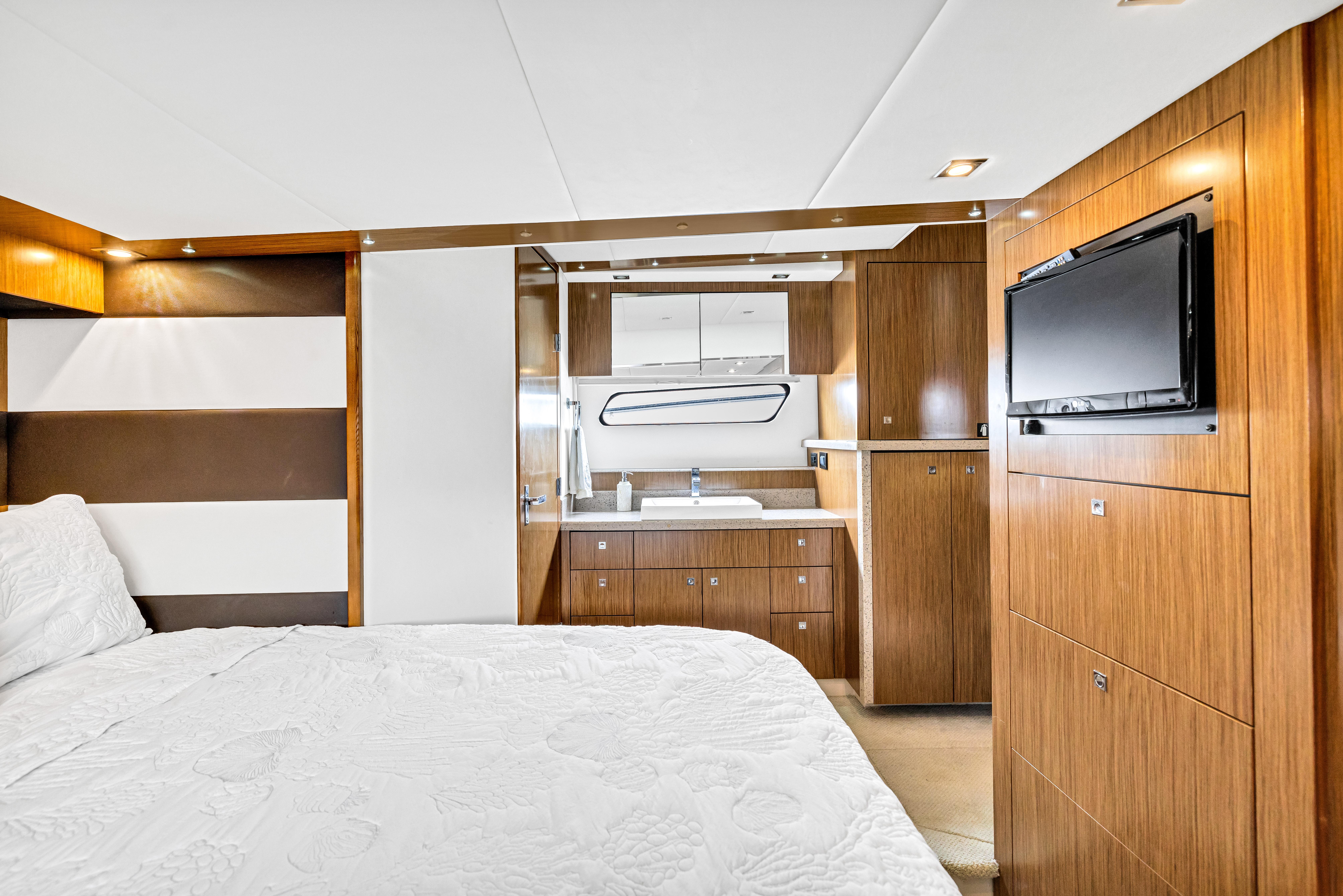 2013-cruisers-yachts-48-cantius-power-9850267-20250626164441324-1