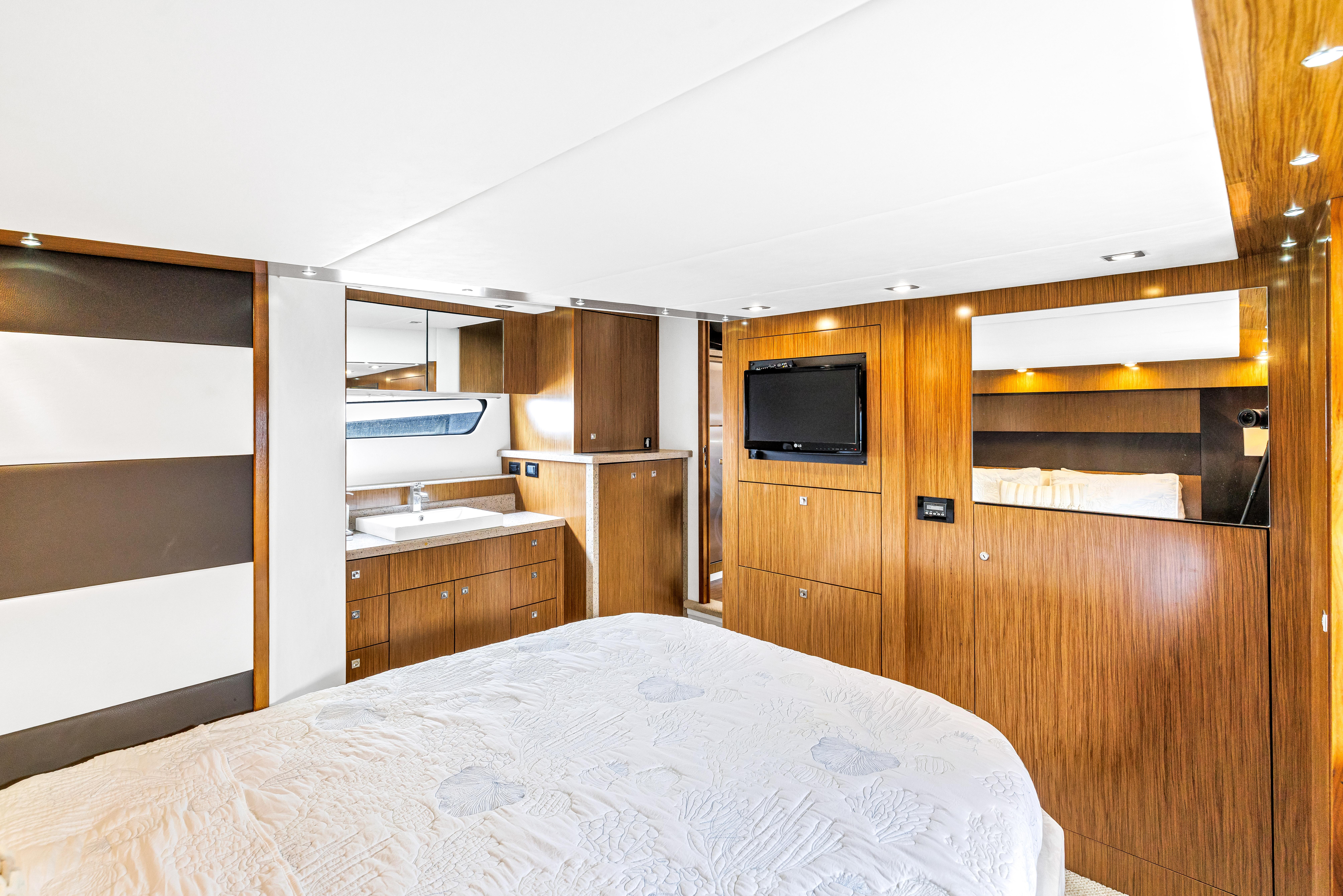 2013-cruisers-yachts-48-cantius-power-9850267-20250626164451711-1