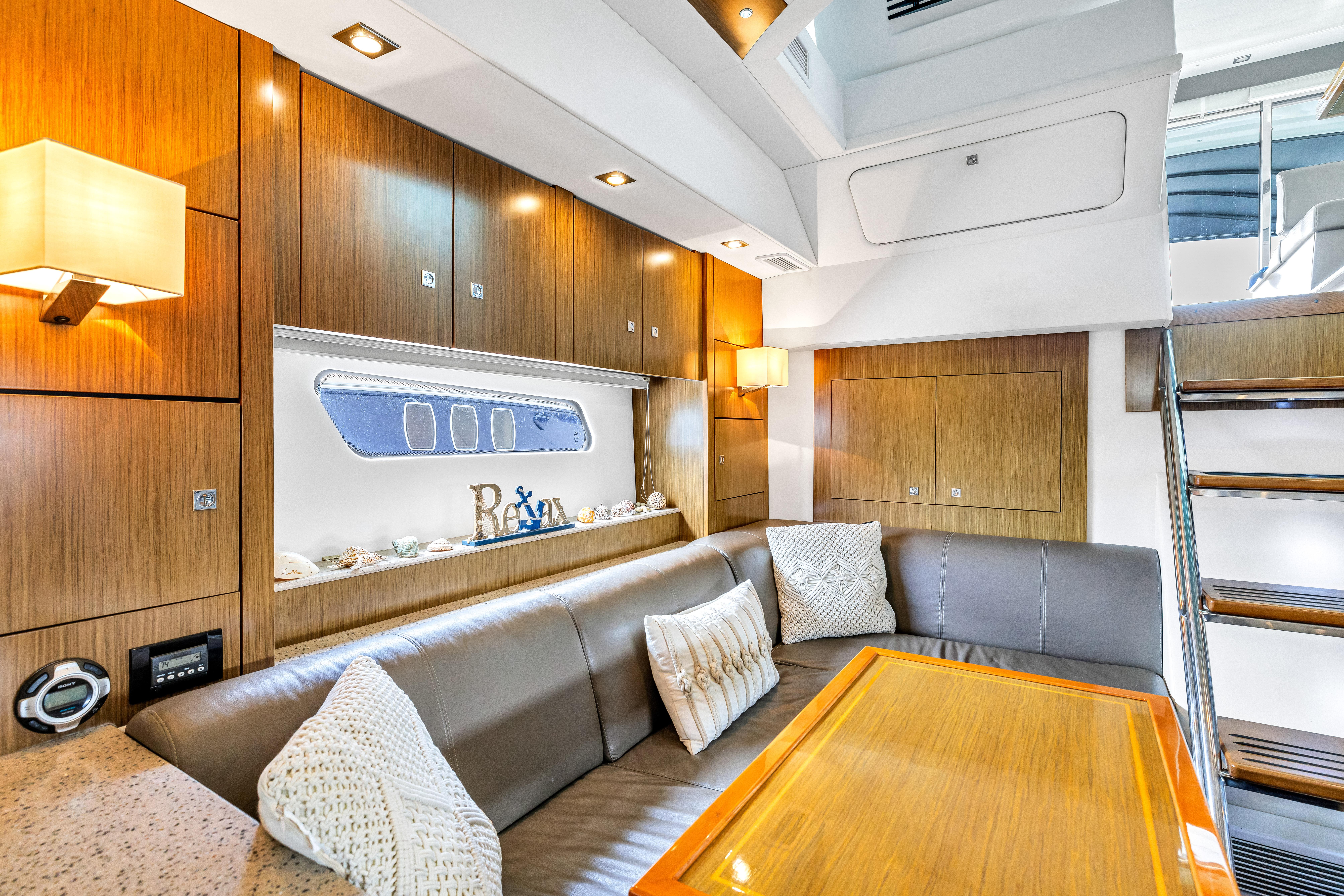 2013-cruisers-yachts-48-cantius-power-9850267-20250626164532229-1