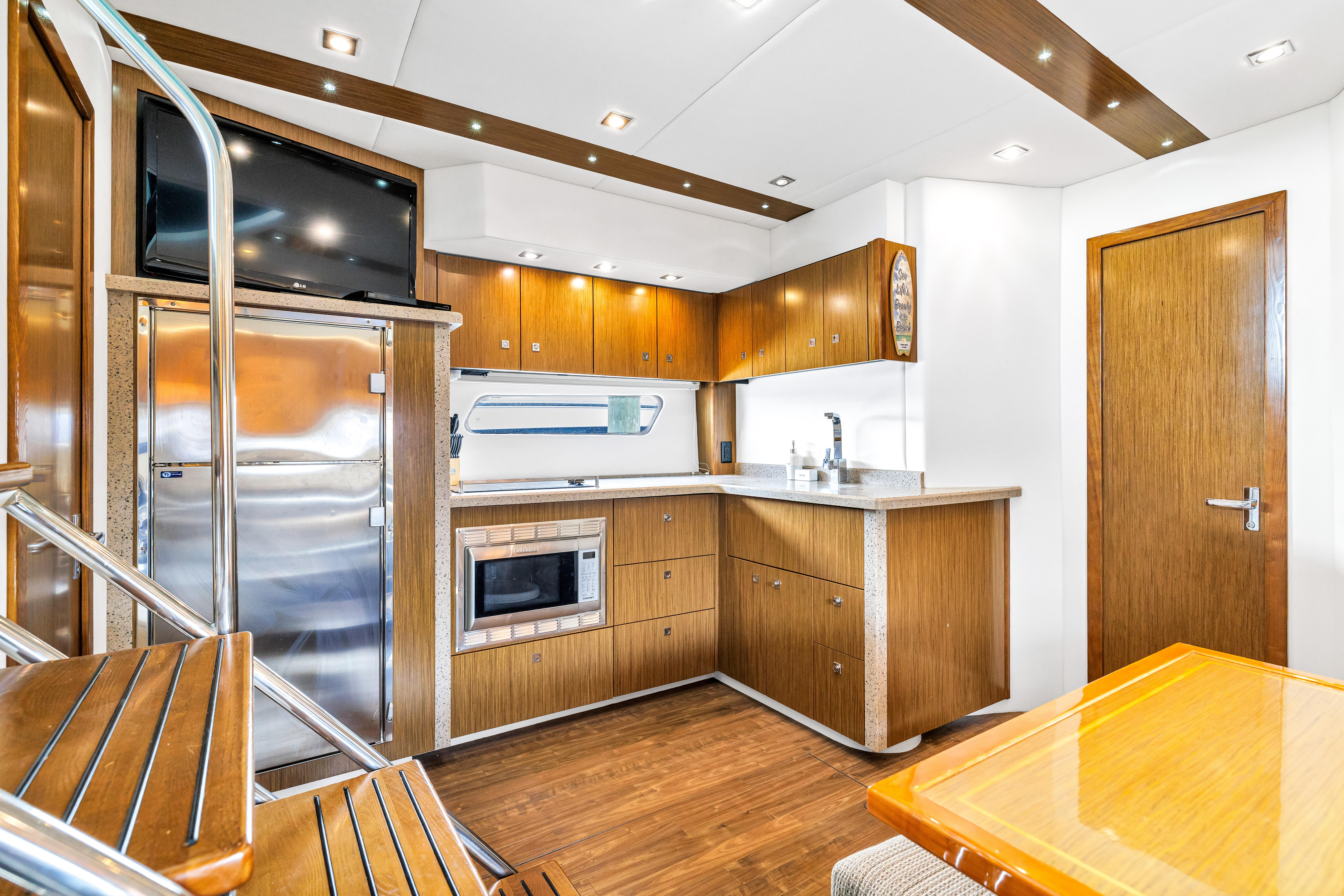 2013-cruisers-yachts-48-cantius-power-9850267-20250626164541373-1