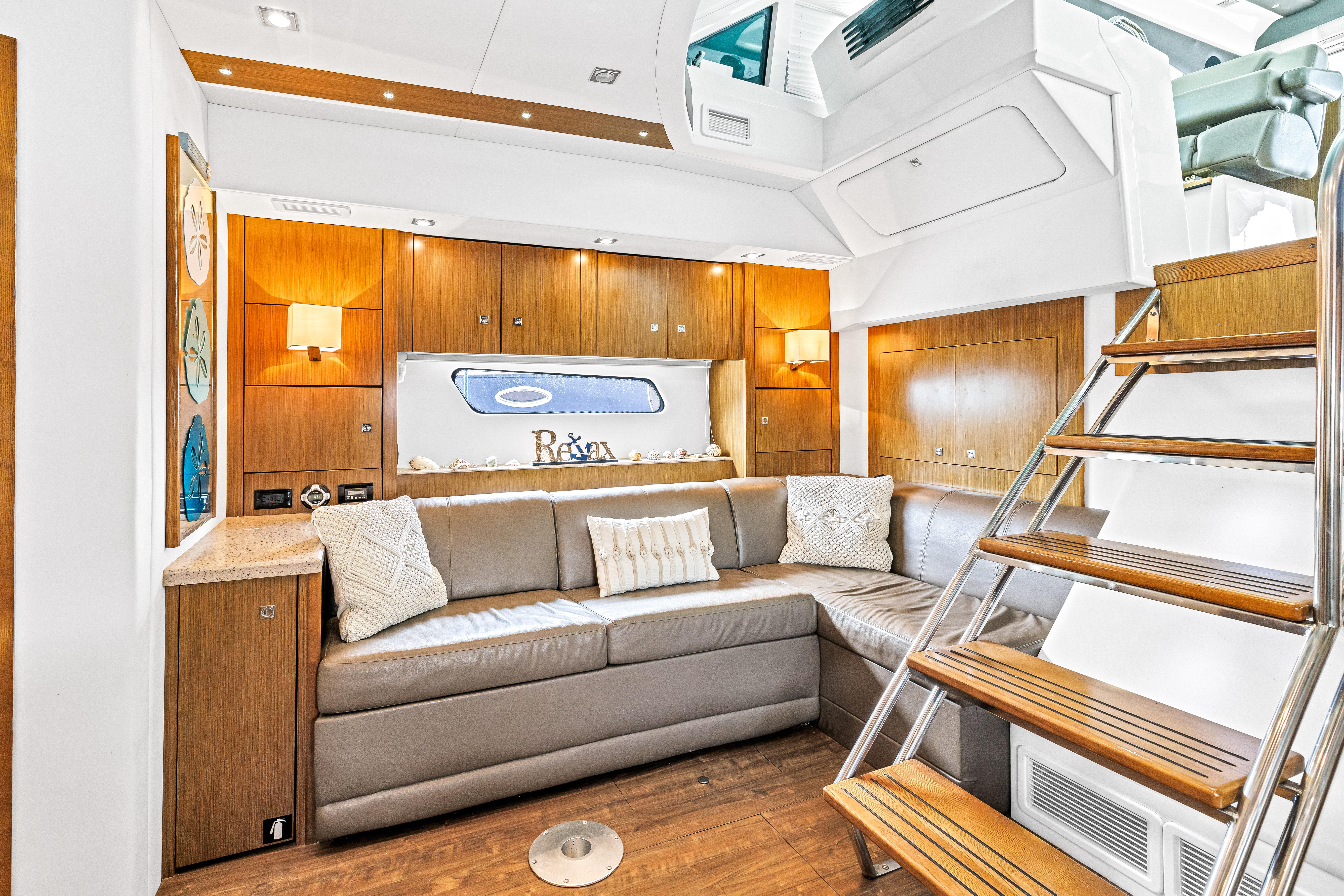 2013-cruisers-yachts-48-cantius-power-9850267-20250626164602111-1